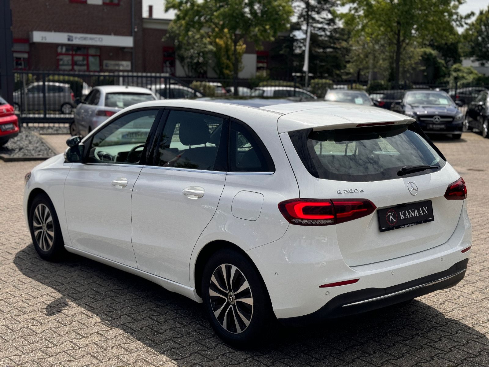 Fahrzeugabbildung Mercedes-Benz B 200 d STYLE *FAHRSCHULE|CAM|LED|PANORAMA*