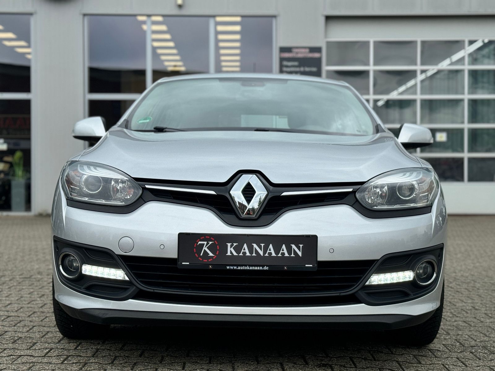 Fahrzeugabbildung Renault Megane III 1.2 TCE Paris *NAVI|PDC|TEL*