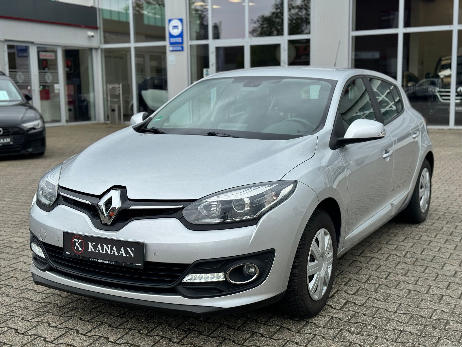 Fahrzeugabbildung Renault Megane III 1.2 TCE Paris *NAVI|PDC|TEL*