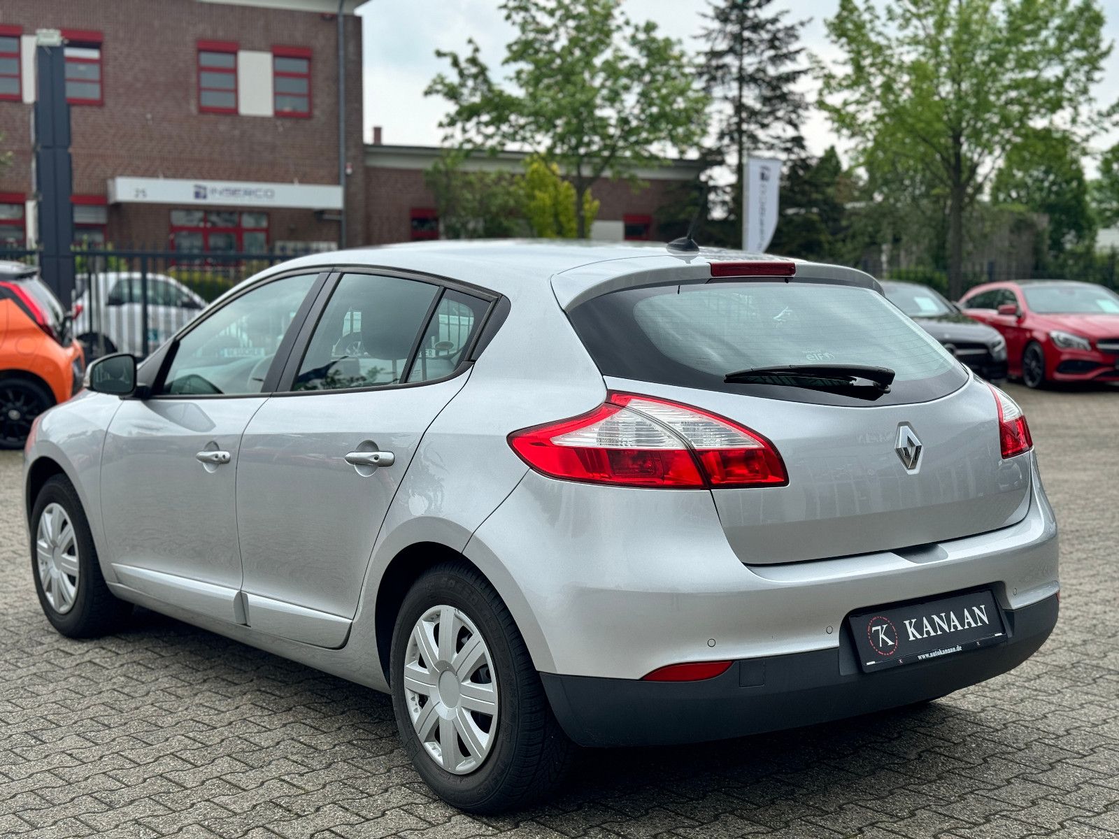 Fahrzeugabbildung Renault Megane III 1.2 TCE Paris *NAVI|PDC|TEL*