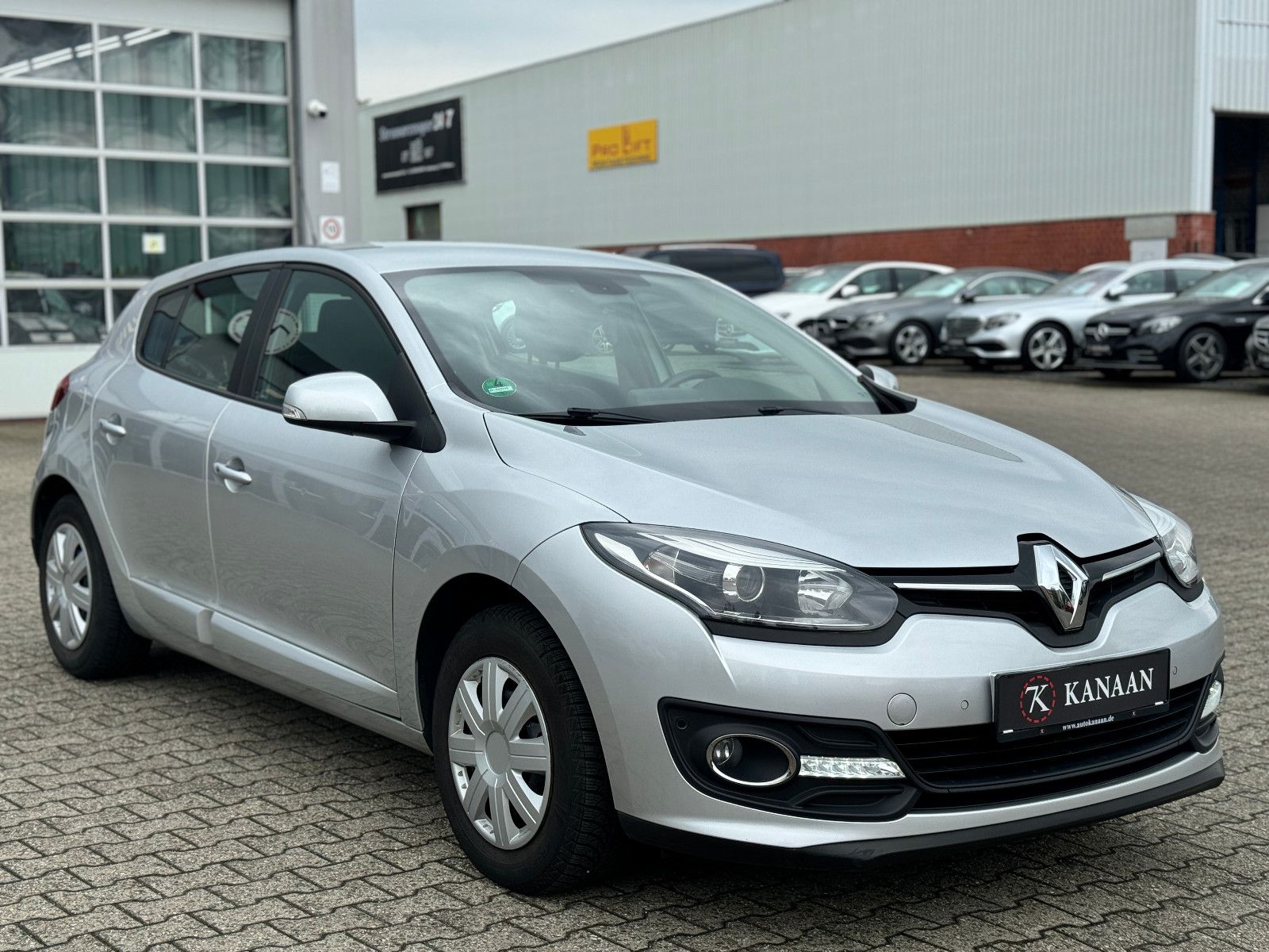 Fahrzeugabbildung Renault Megane III 1.2 TCE Paris *NAVI|PDC|TEL*