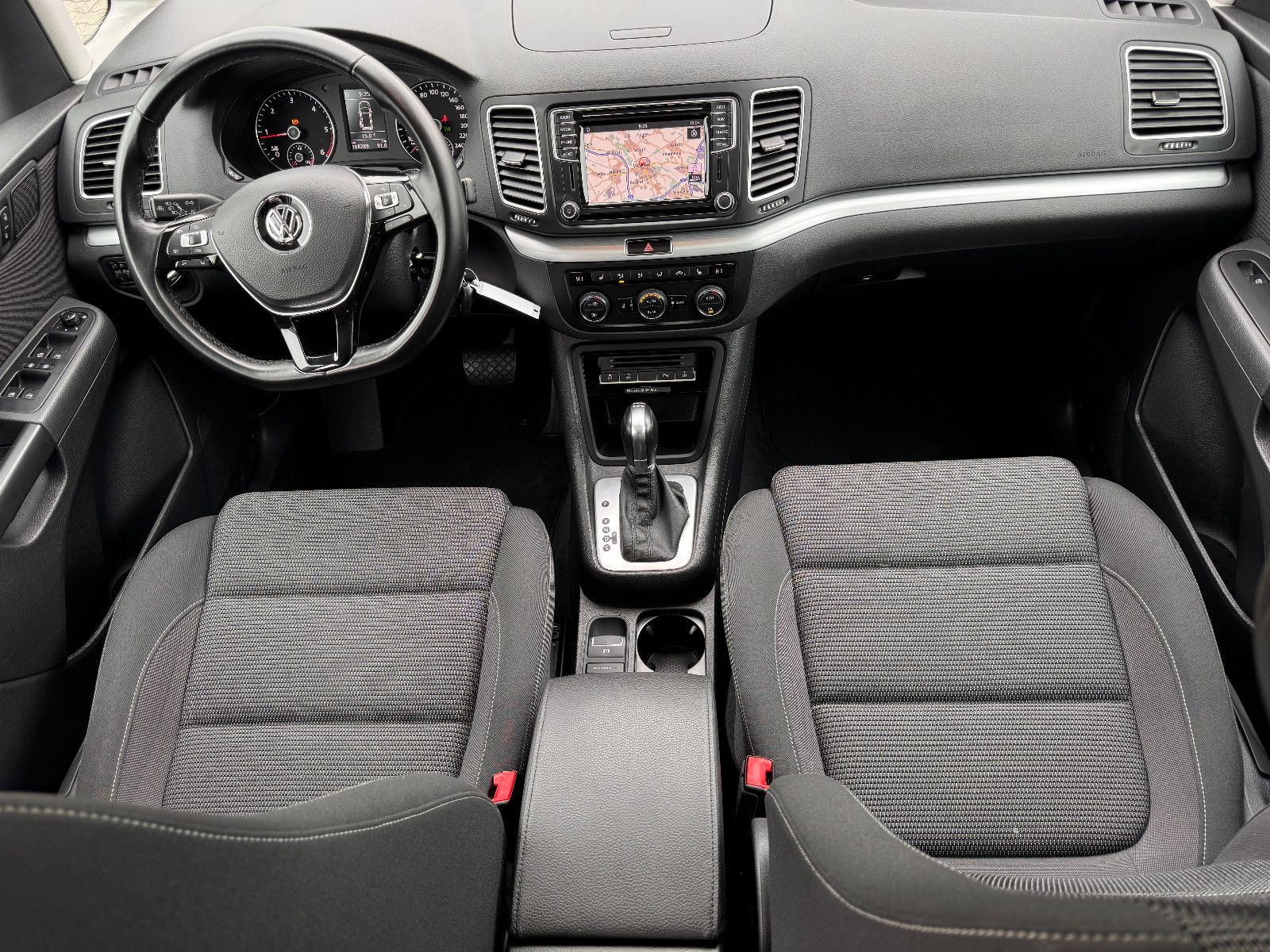 Fahrzeugabbildung Volkswagen Sharan 2.0 TDI Comfortline *DSG|NAVI|PANORAMA*