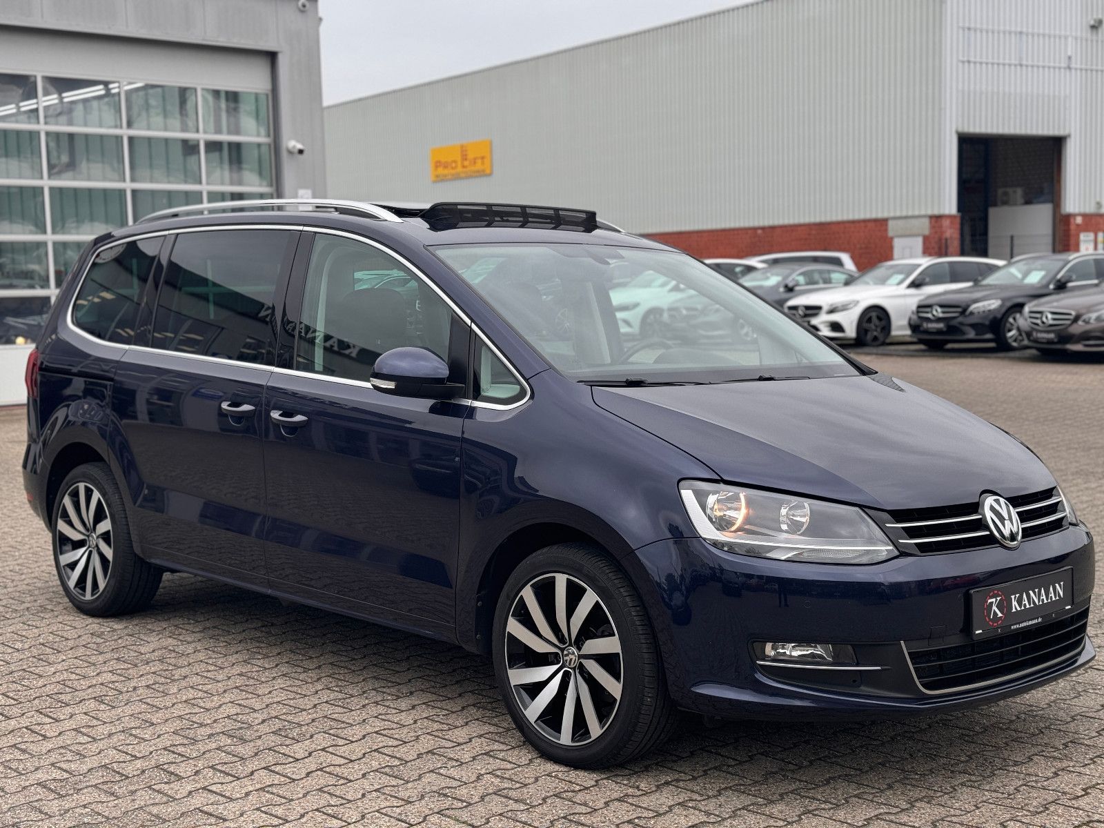 Fahrzeugabbildung Volkswagen Sharan 2.0 TDI Highline *DSG|PANORAMA|6-SITZE*