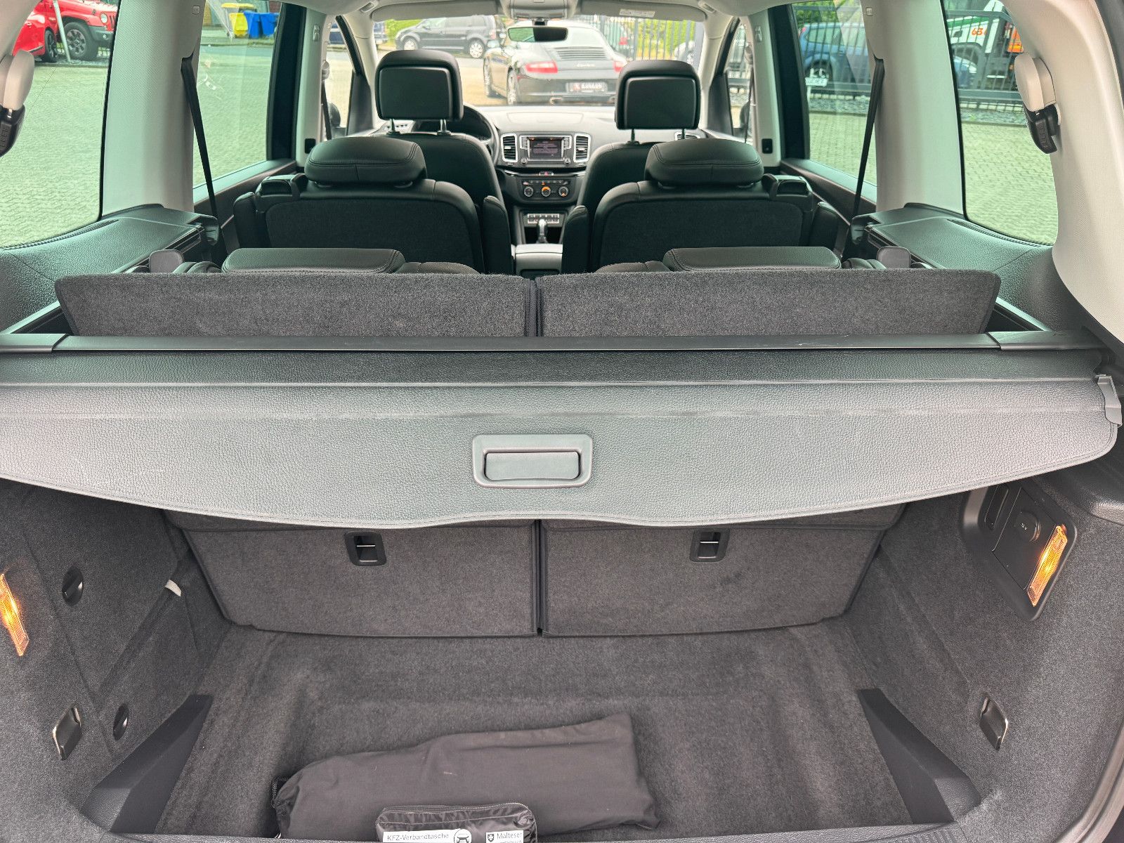 Fahrzeugabbildung Volkswagen Sharan 2.0 TDI Highline *DSG|PANORAMA|6-SITZE*