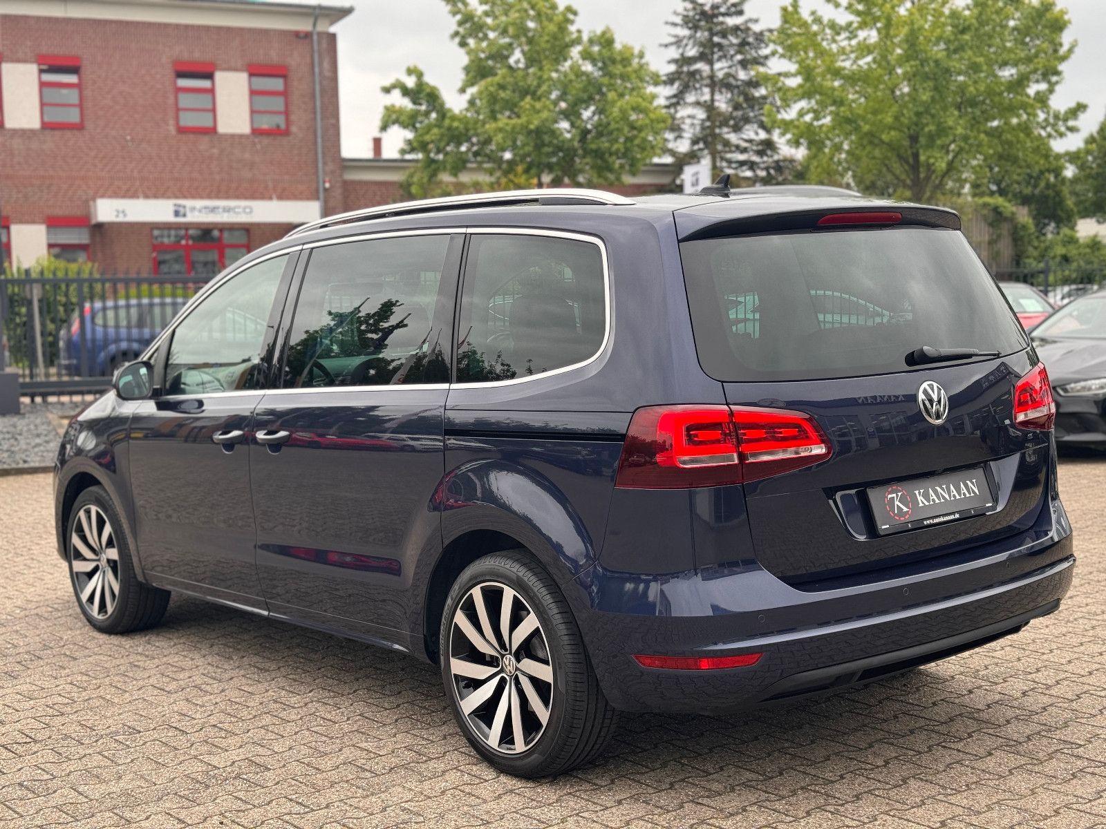 Fahrzeugabbildung Volkswagen Sharan 2.0 TDI Highline *DSG|PANORAMA|6-SITZE*