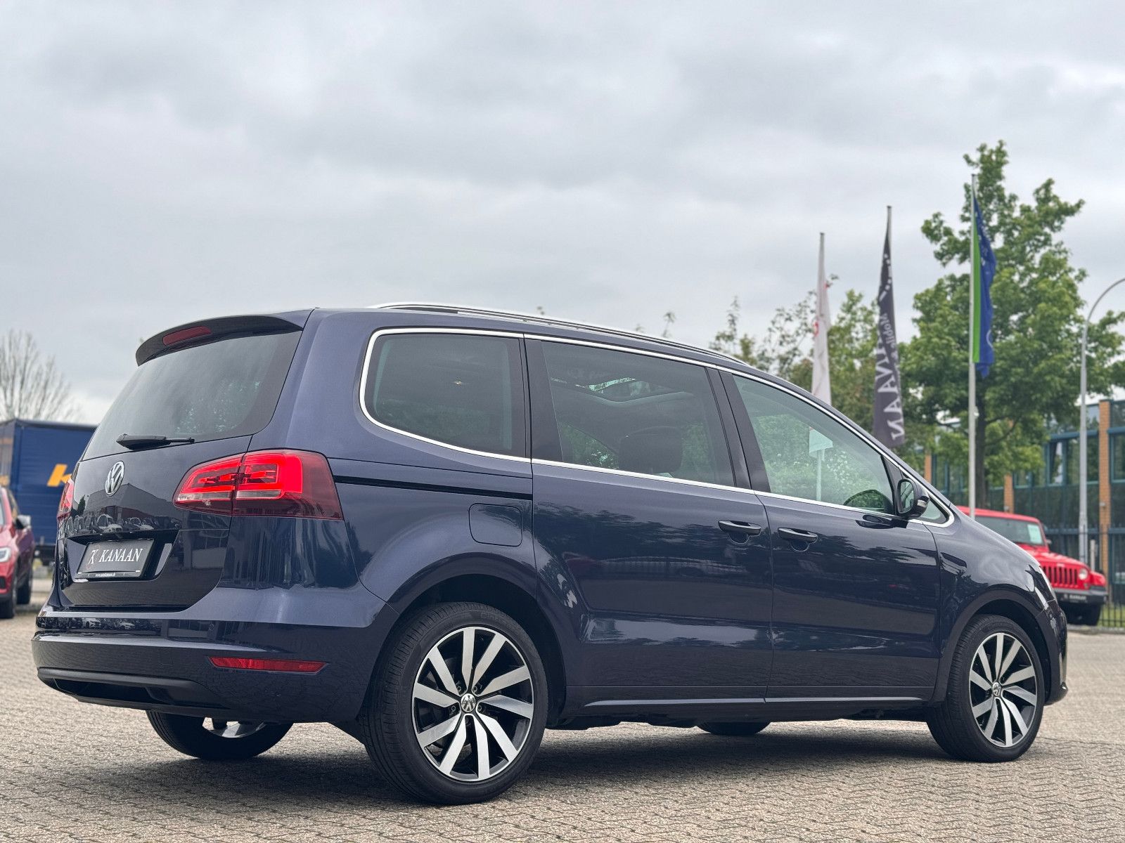 Fahrzeugabbildung Volkswagen Sharan 2.0 TDI Highline *DSG|PANORAMA|6-SITZE*