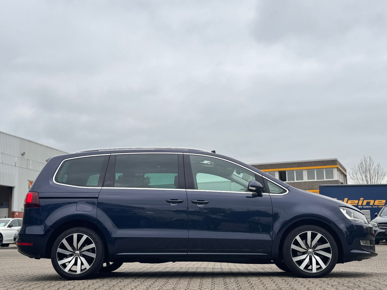 Fahrzeugabbildung Volkswagen Sharan 2.0 TDI Highline *DSG|PANORAMA|6-SITZE*