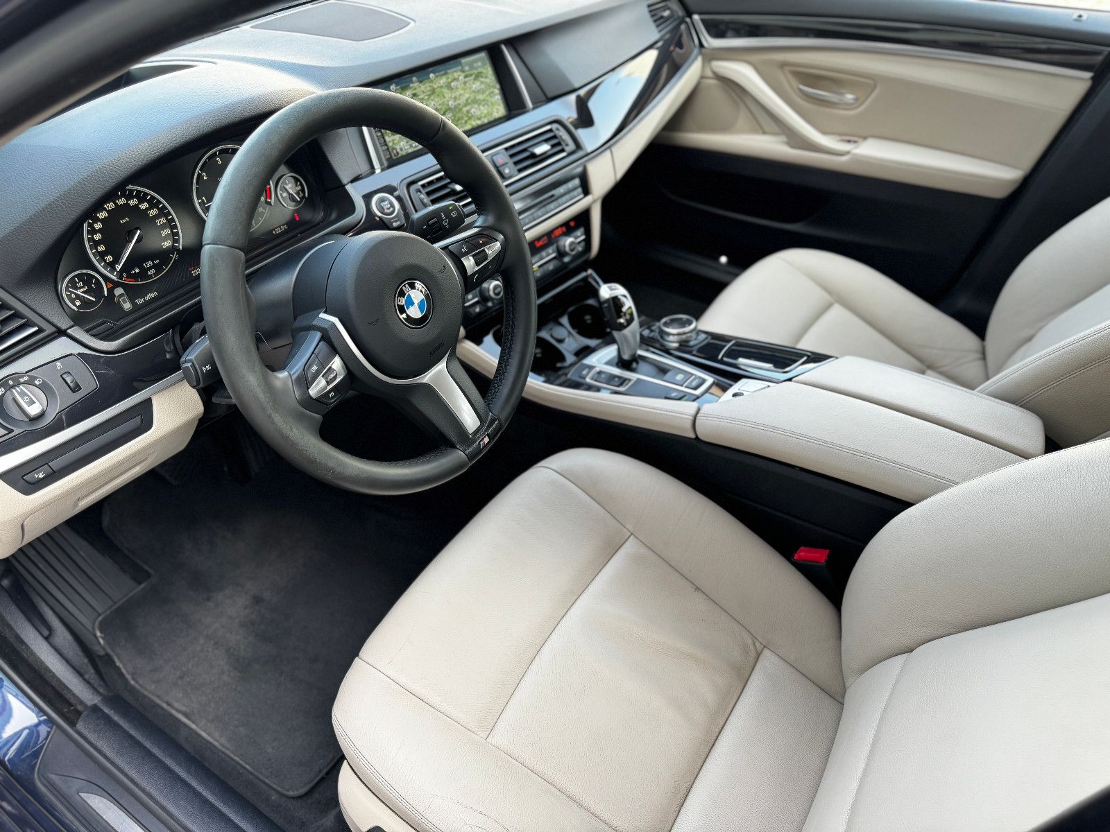 Fahrzeugabbildung BMW 525d Touring *8G|XENON|NAVI|HEAD-UP*