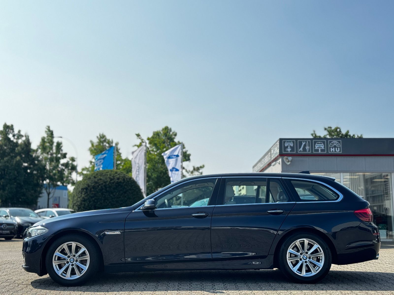 Fahrzeugabbildung BMW 525d Touring *8G|XENON|NAVI|HEAD-UP*