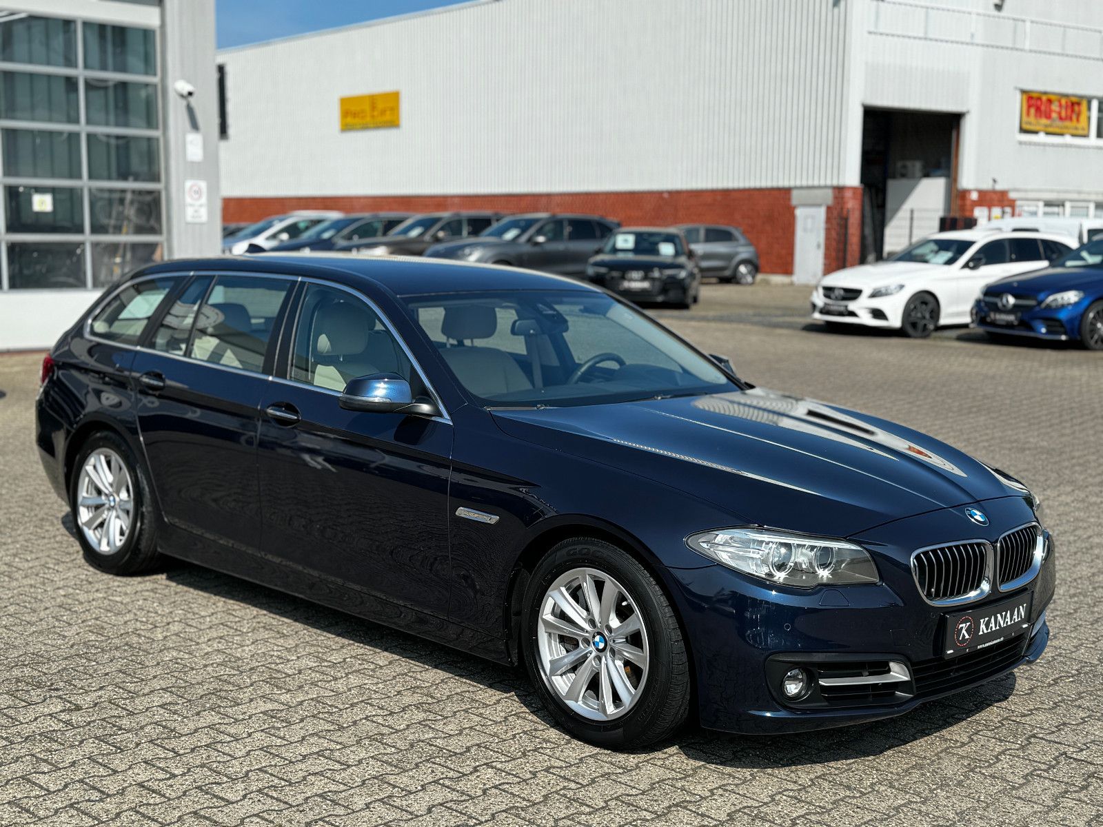 Fahrzeugabbildung BMW 525d Touring *8G|XENON|NAVI|HEAD-UP*