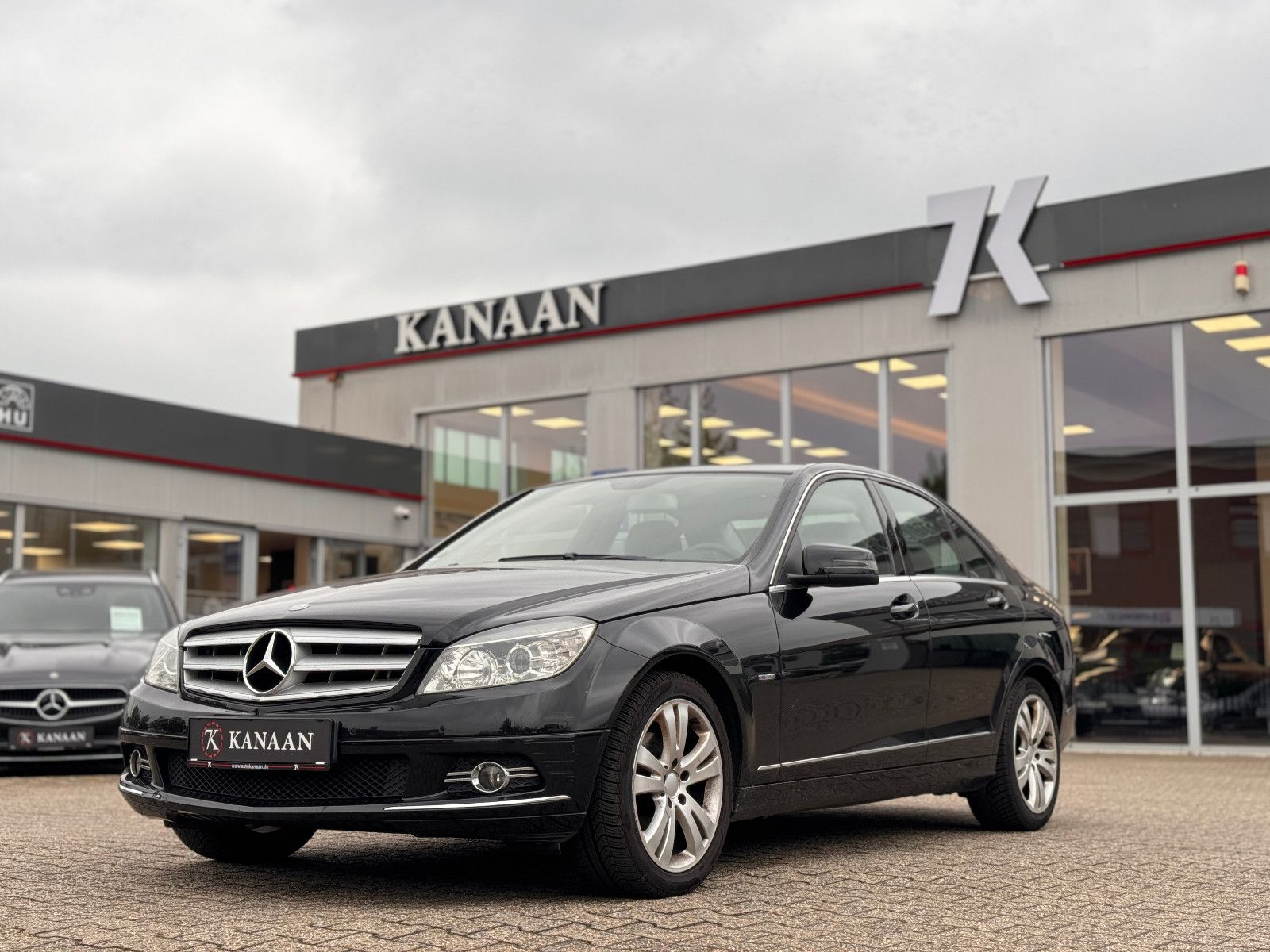 Mercedes-Benz C 180 Lim. CGI AVANTGARDE *NAVI|PDC|TEL*