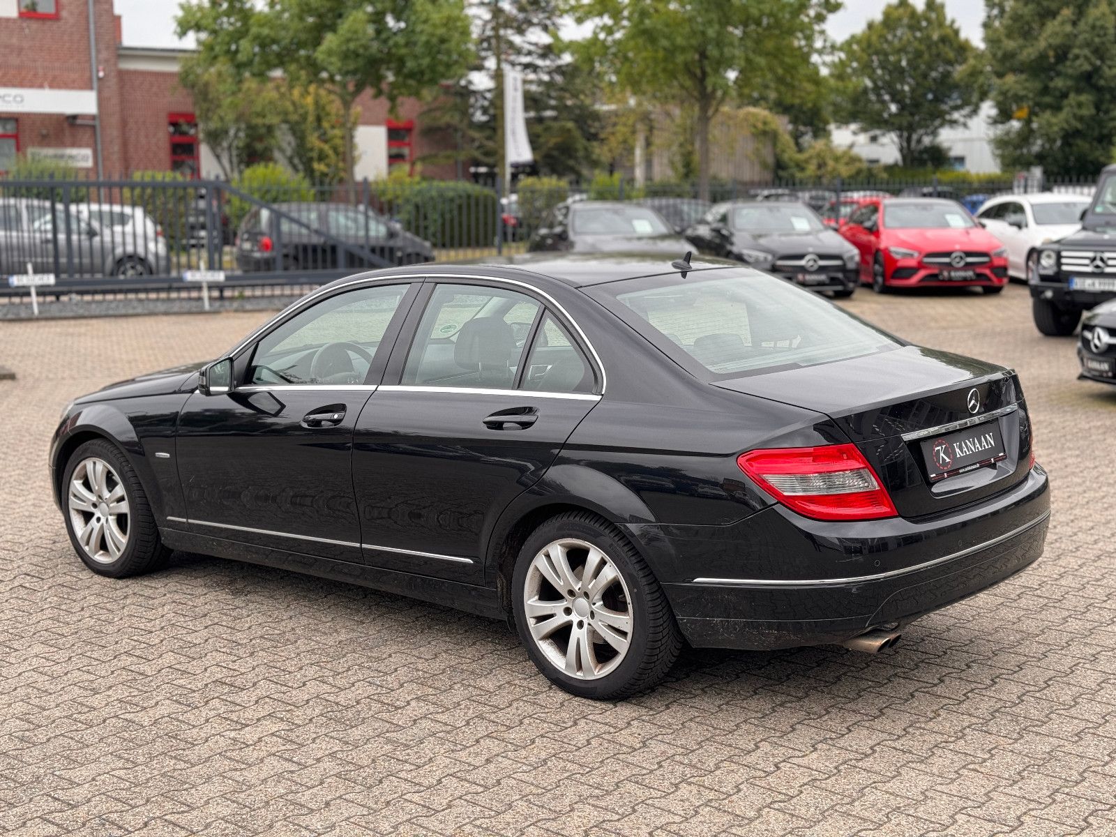 Fahrzeugabbildung Mercedes-Benz C 180 Lim. CGI AVANTGARDE *NAVI|PDC|TEL*