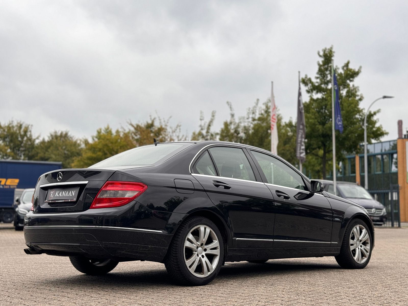 Fahrzeugabbildung Mercedes-Benz C 180 Lim. CGI AVANTGARDE *NAVI|PDC|TEL*