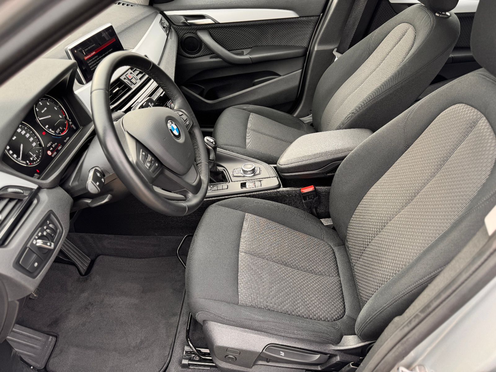 Fahrzeugabbildung BMW X1 18d sDrive *AHK|NAVI|PDC|SHZ|1.HAND|WR*