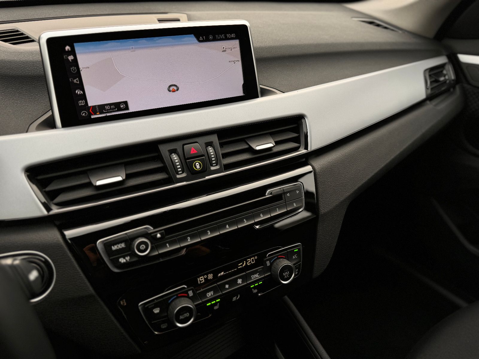 Fahrzeugabbildung BMW X1 18d sDrive *AHK|NAVI|PDC|SHZ|1.HAND|WR*