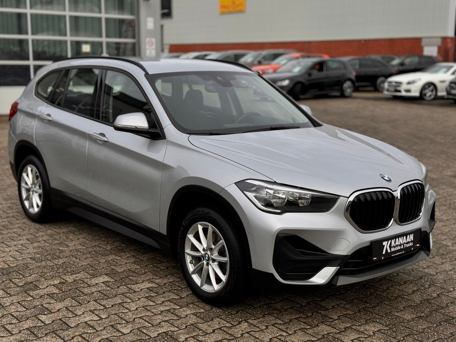 Fahrzeugabbildung BMW X1 18d sDrive *AHK|NAVI|PDC|SHZ|1.HAND|WR*