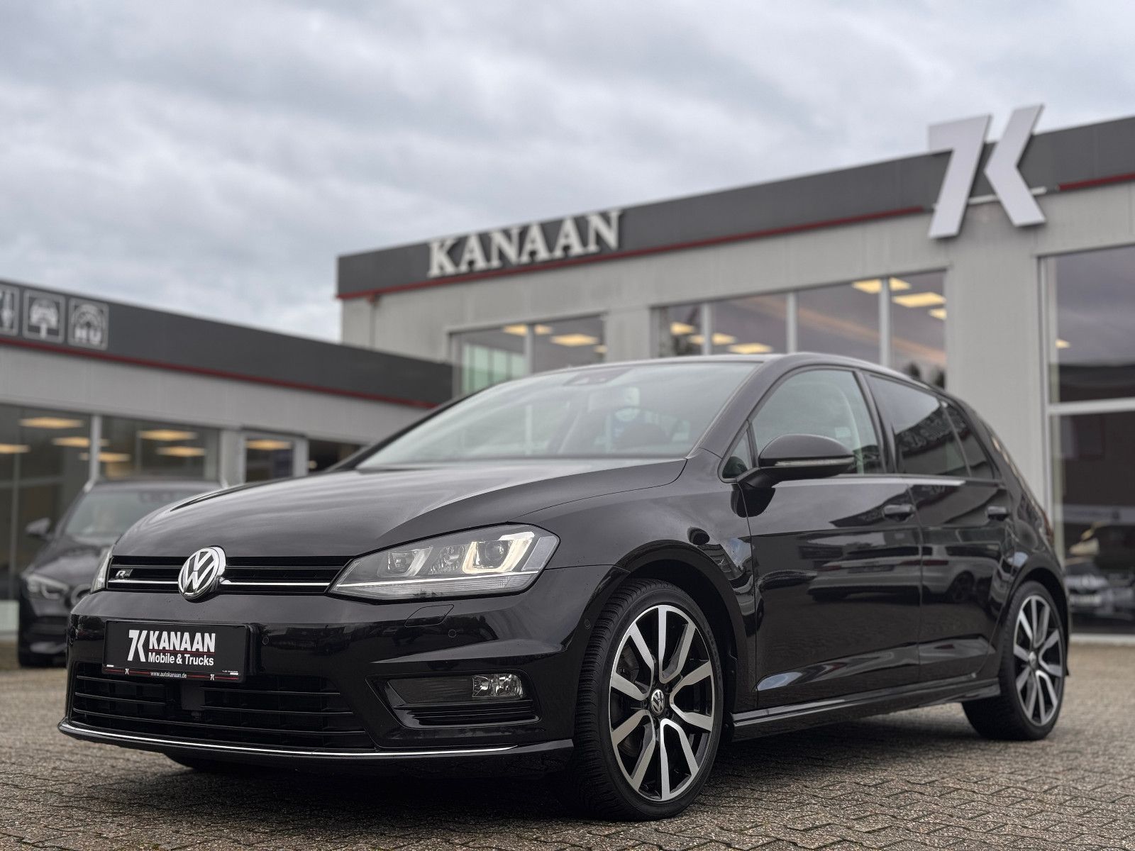 Volkswagen Golf VII Lim. 1.4 TSI Highline R-Line *DSG|PANO*