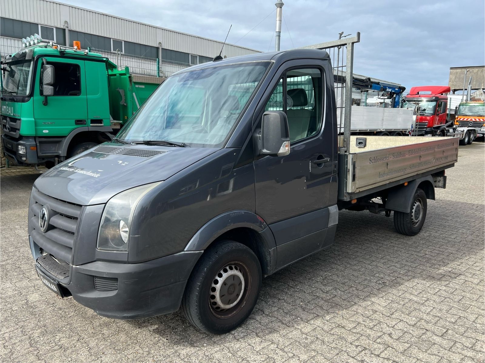 Fahrzeugabbildung Volkswagen Crafter Pritsche 35  L2  PRITSCHE  2 Jahre TÜV