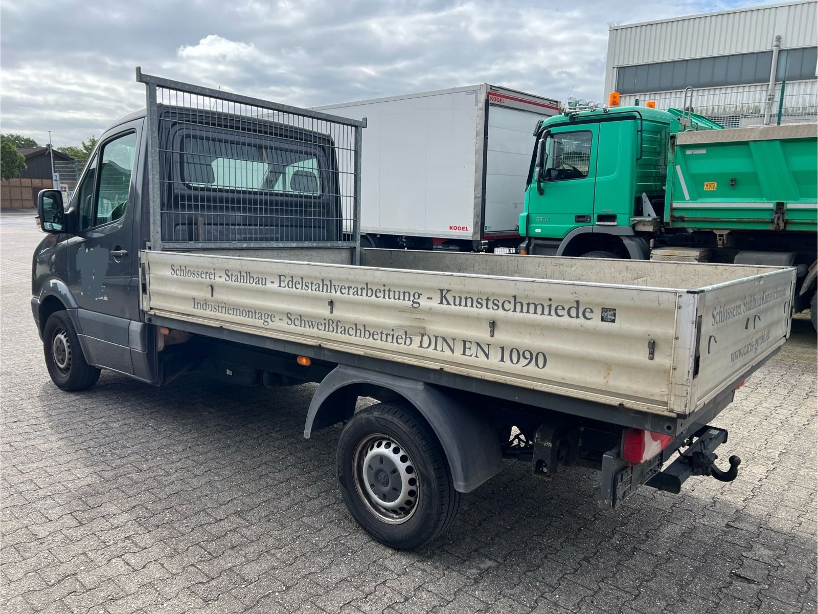 Fahrzeugabbildung Volkswagen Crafter Pritsche 35  L2  PRITSCHE  2 Jahre TÜV