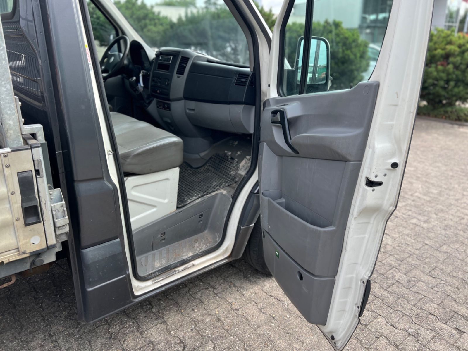 Fahrzeugabbildung Volkswagen Crafter Pritsche 35  L2  PRITSCHE  2 Jahre TÜV