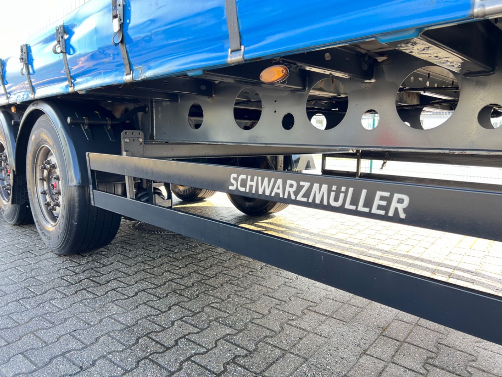 Fahrzeugabbildung Schwarzmüller J-Serie  Flach 3.50m Hoch Baustahltransport  3x