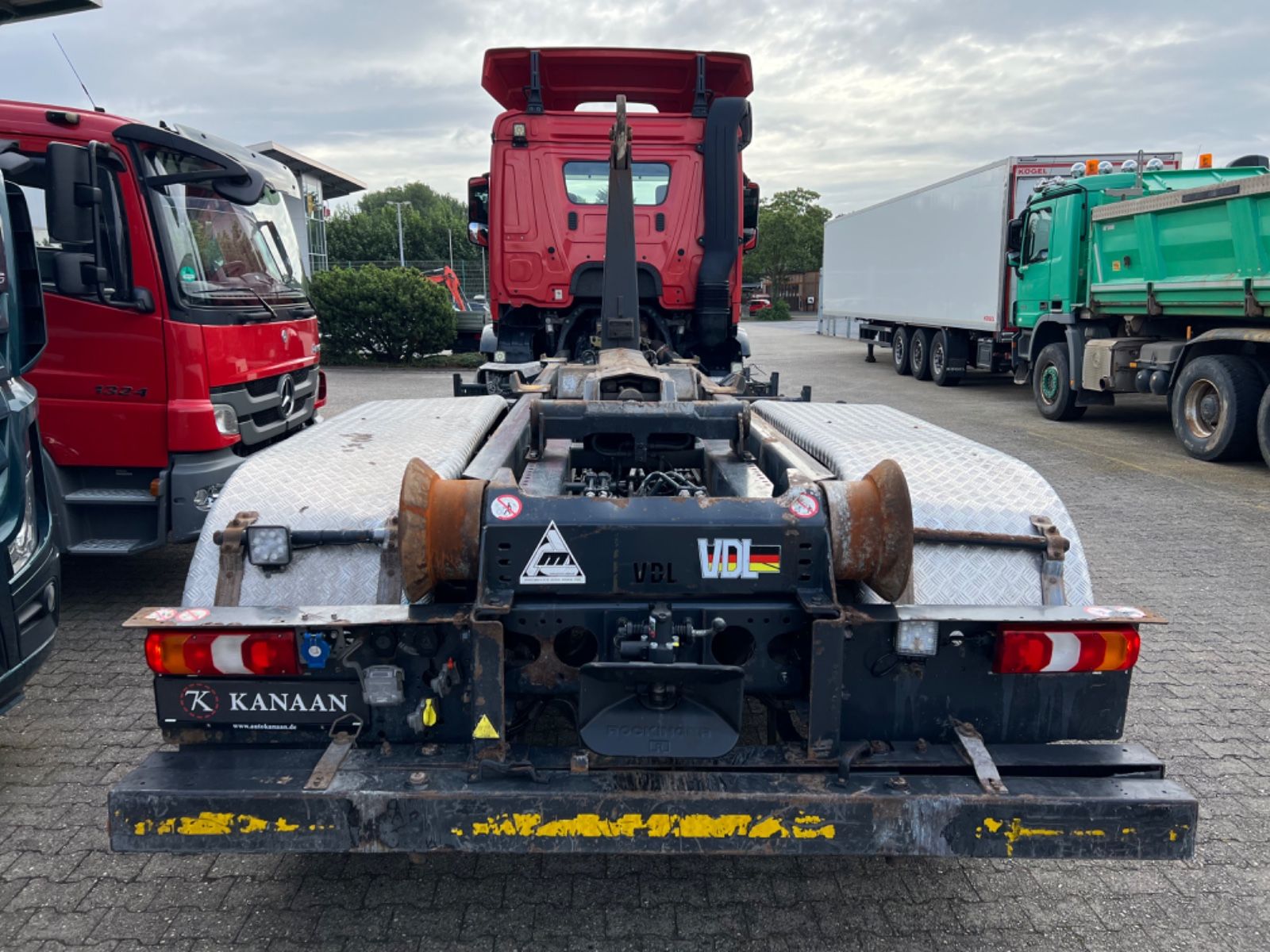 Fahrzeugabbildung Mercedes-Benz 2543 Antos 6x2  VDL Haken Abroller Lift-/Lenk