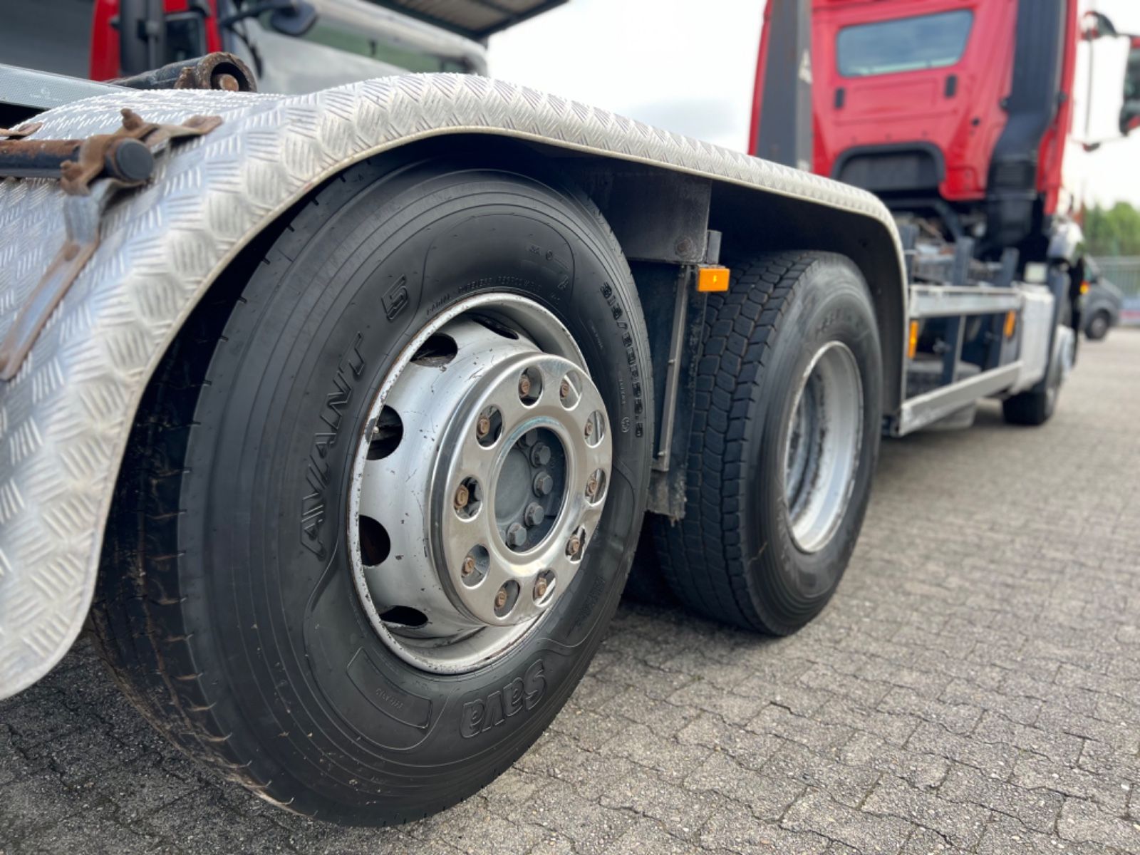 Fahrzeugabbildung Mercedes-Benz 2543 Antos 6x2  VDL Haken Abroller Lift-/Lenk