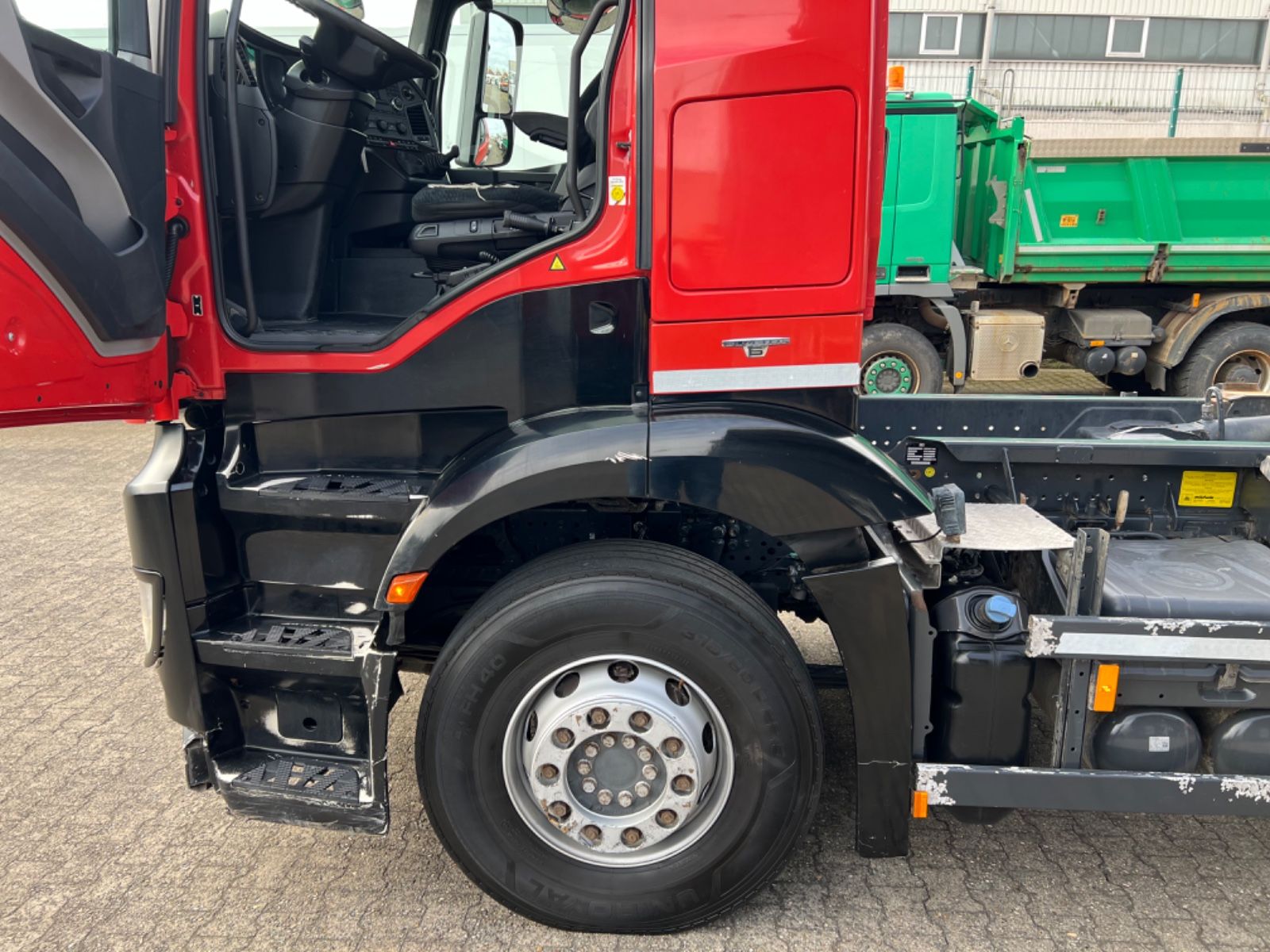 Fahrzeugabbildung Mercedes-Benz 2543 Antos 6x2  VDL Haken Abroller Lift-/Lenk