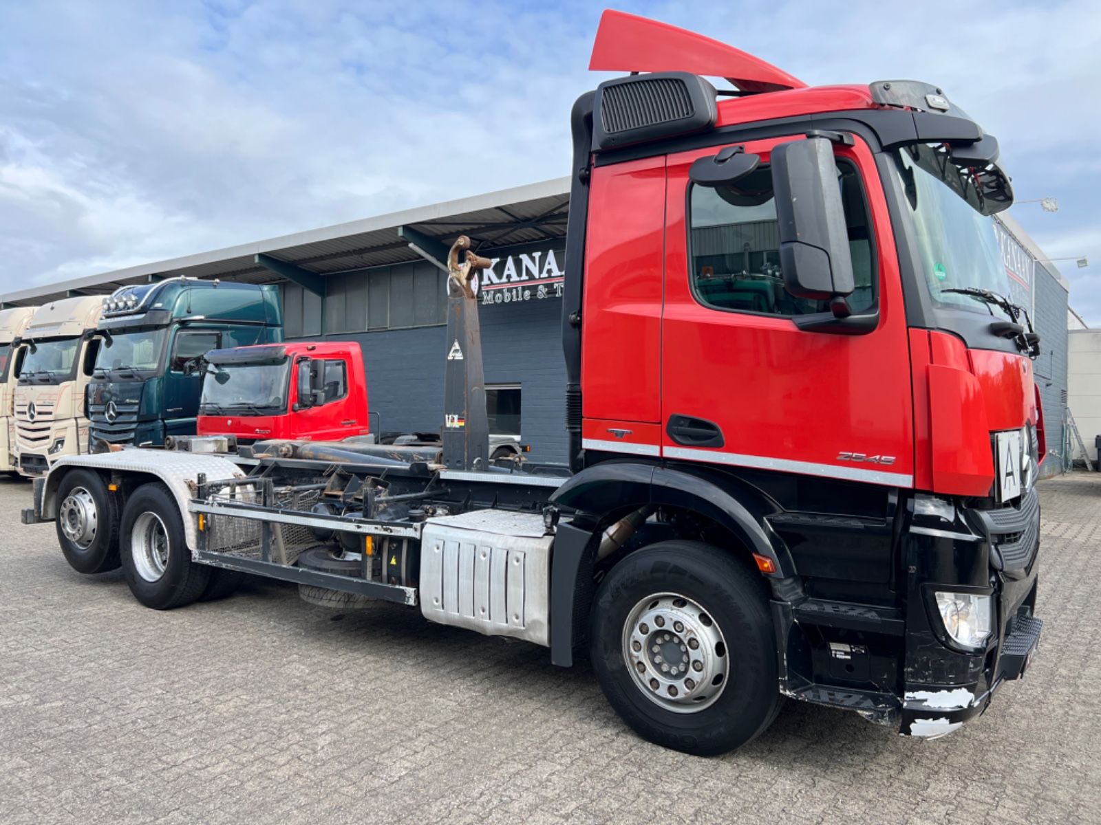 Fahrzeugabbildung Mercedes-Benz 2543 Antos 6x2  VDL Haken Abroller Lift-/Lenk