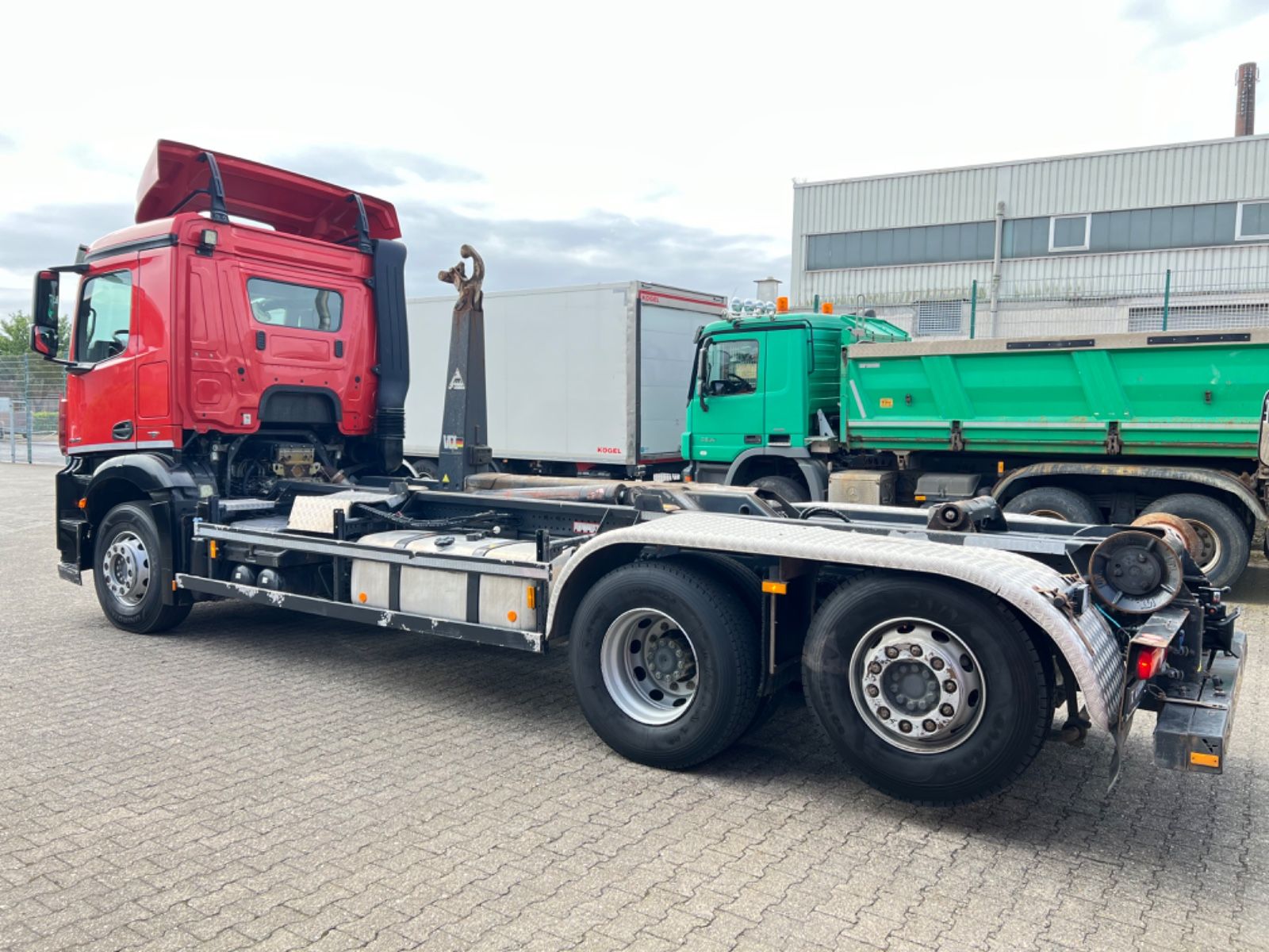 Fahrzeugabbildung Mercedes-Benz 2543 Antos 6x2  VDL Haken Abroller Lift-/Lenk