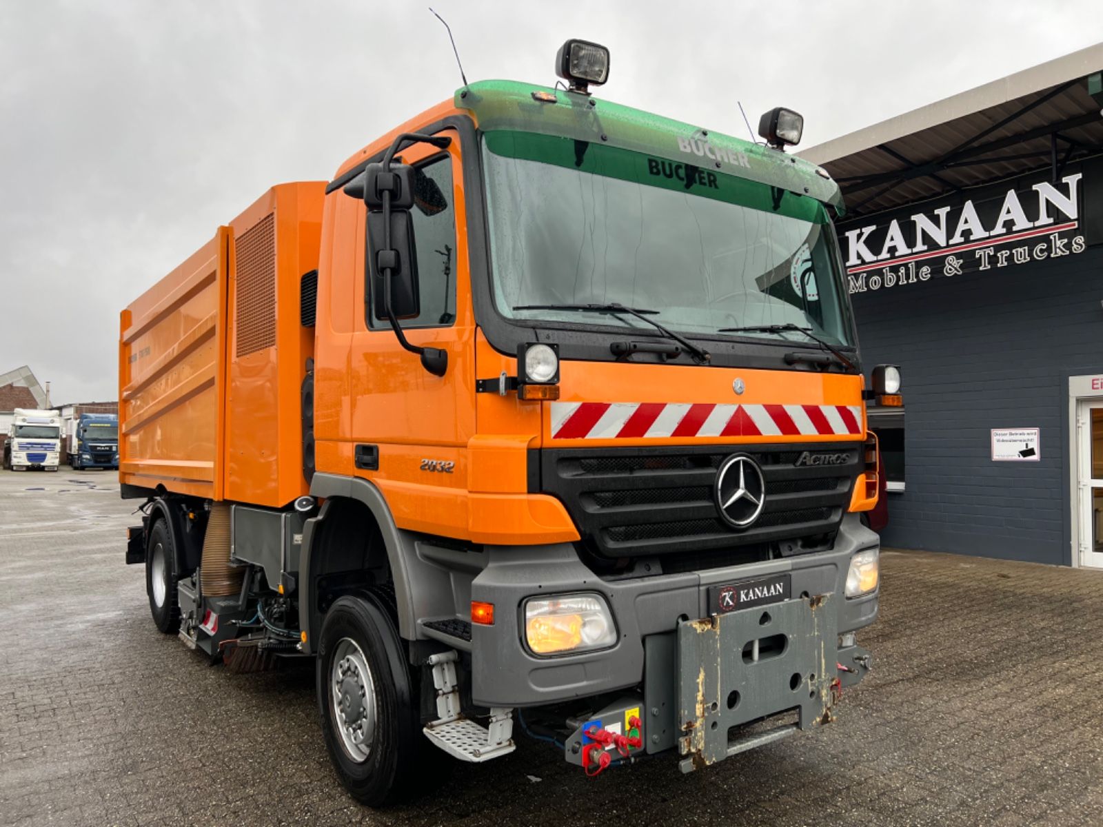 Fahrzeugabbildung Mercedes-Benz 2032 Actros 4x4 Bucher STKF 9500  AIRPORT  KLIMA