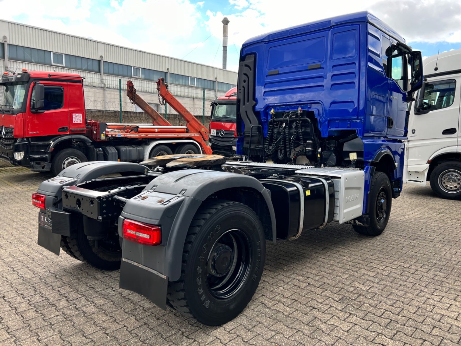 Fahrzeugabbildung MAN 18.510 TGX 4x4H  NEW Model  Hydraulic