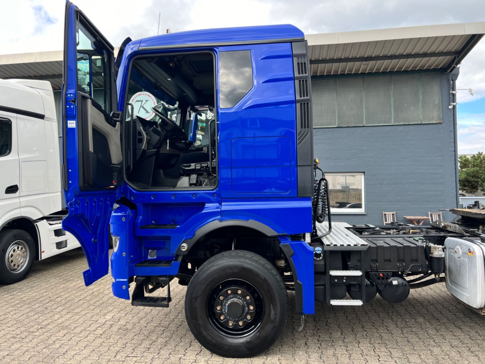 Fahrzeugabbildung MAN 18.510 TGX 4x4H  NEW Model  Hydraulic