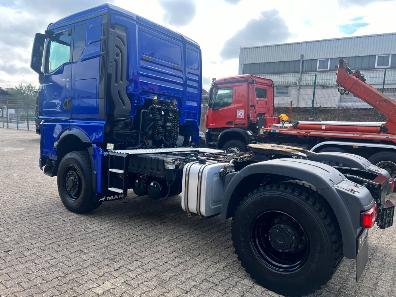 Fahrzeugabbildung MAN 18.510 TGX 4x4H  NEW Model  Hydraulic