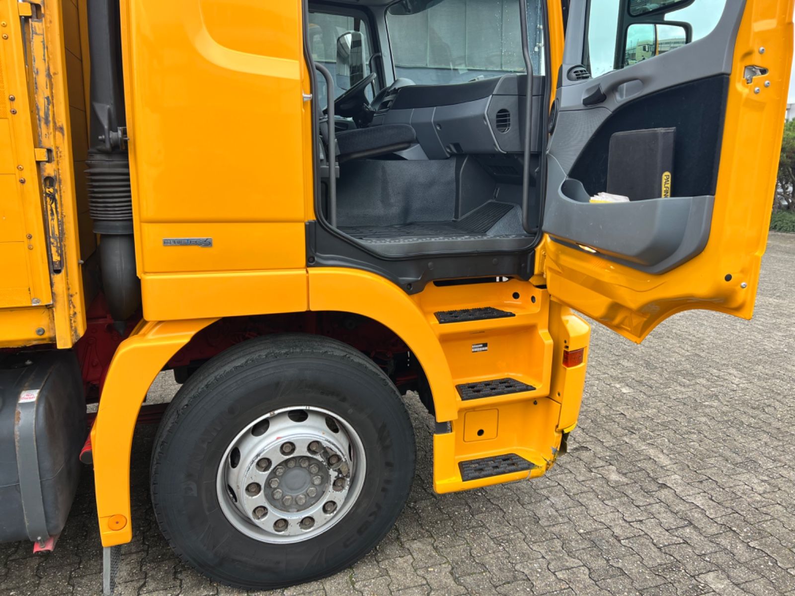 Fahrzeugabbildung Mercedes-Benz Actros  2541    Palfinger PK18001L