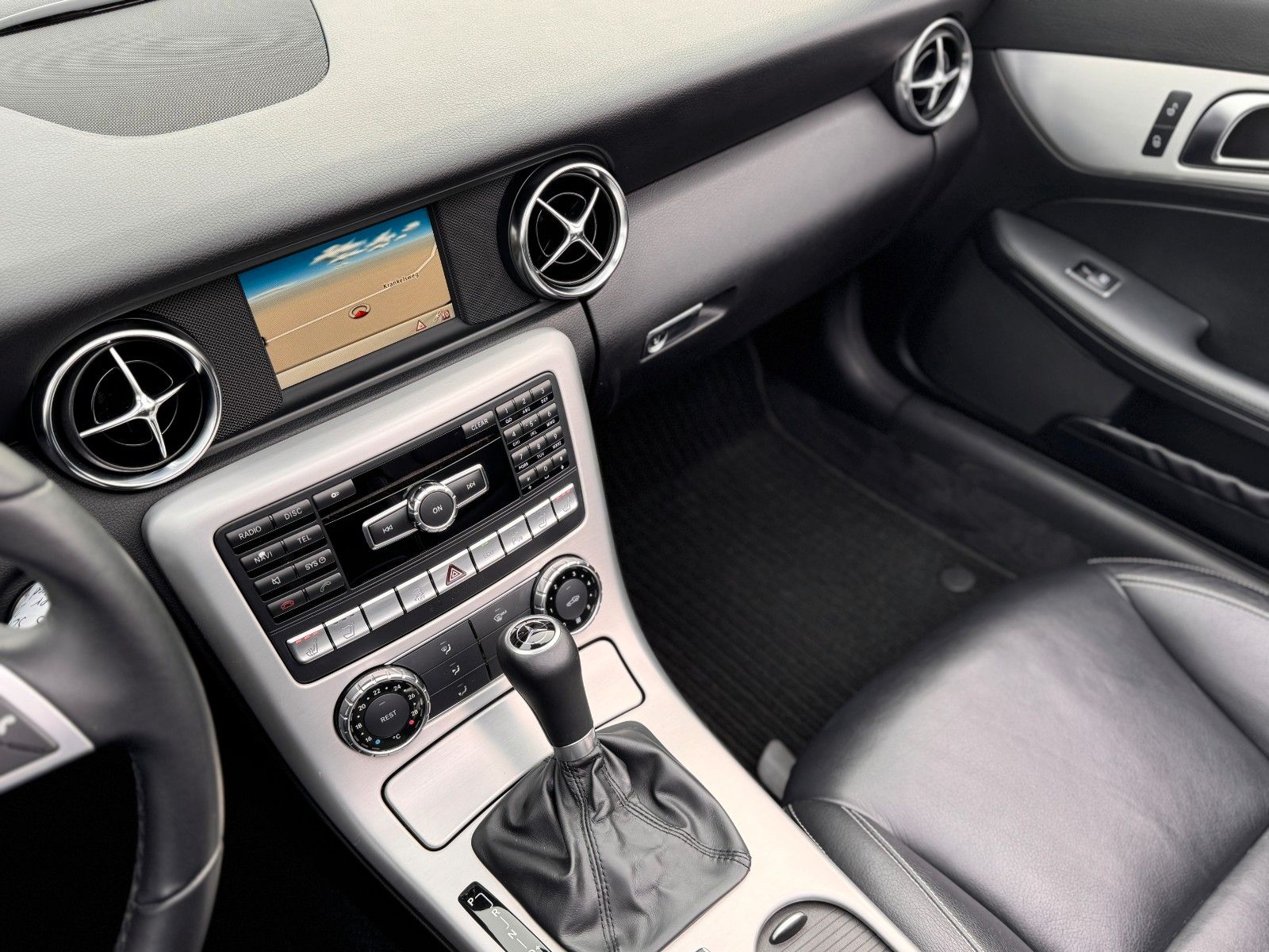 Fahrzeugabbildung Mercedes-Benz SLK 200 Roadster BE *7G|NAVI|XENON|AIRSCARF*