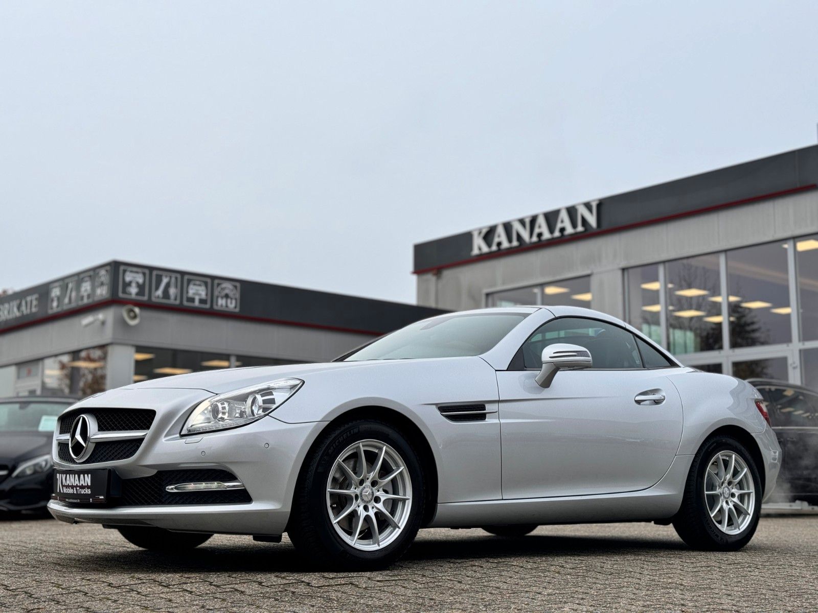 Fahrzeugabbildung Mercedes-Benz SLK 200 Roadster BE *7G|NAVI|XENON|AIRSCARF*