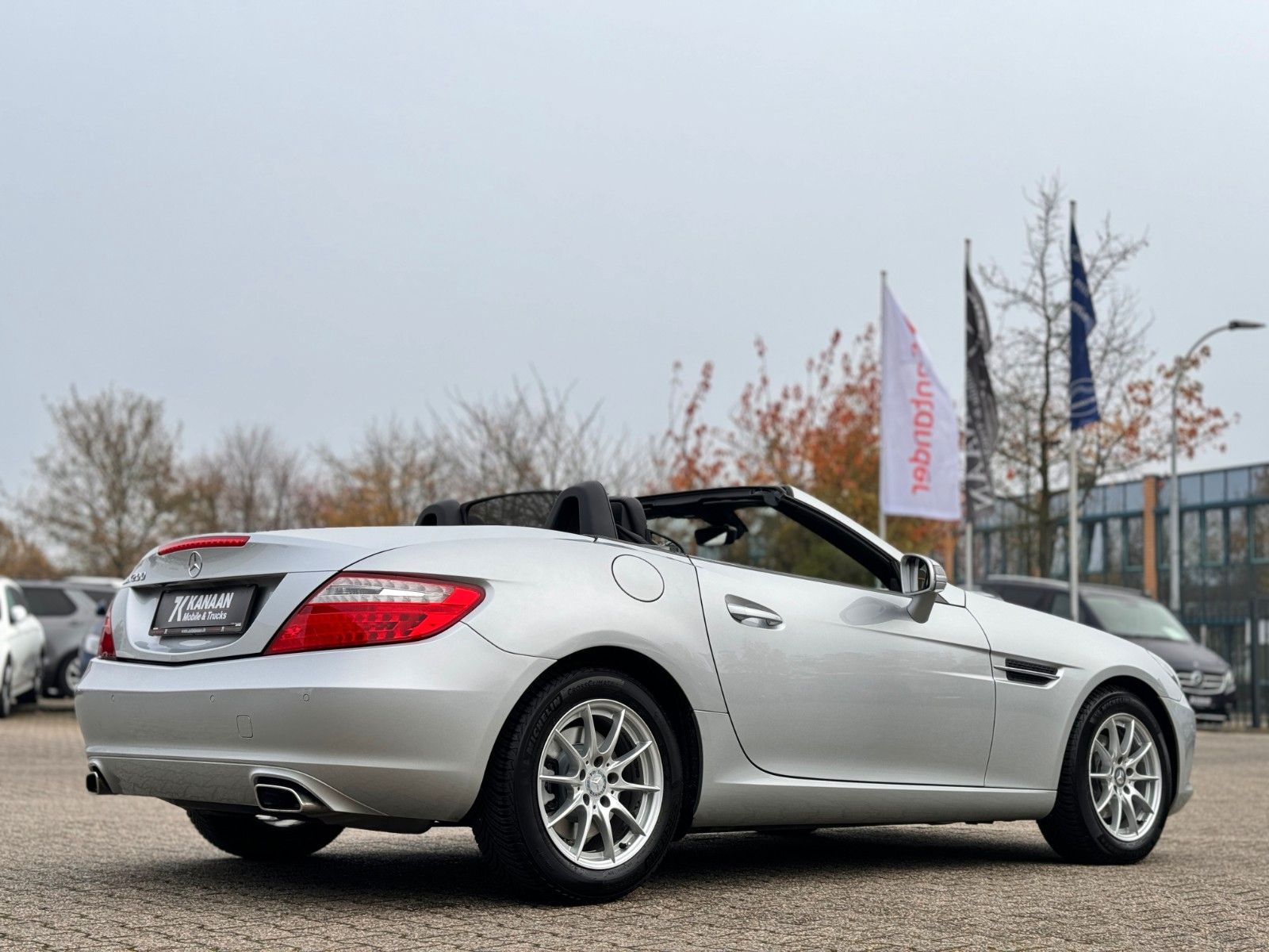 Fahrzeugabbildung Mercedes-Benz SLK 200 Roadster BE *7G|NAVI|XENON|AIRSCARF*