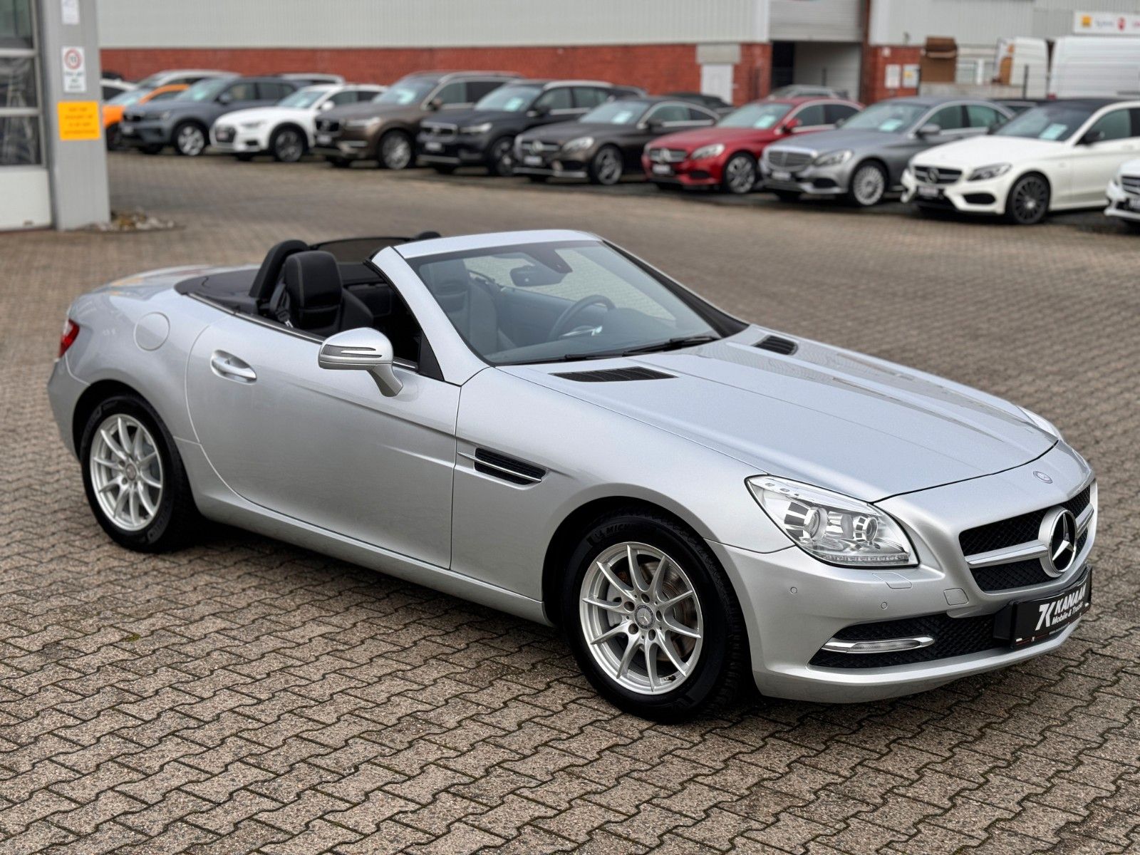 Fahrzeugabbildung Mercedes-Benz SLK 200 Roadster BE *7G|NAVI|XENON|AIRSCARF*