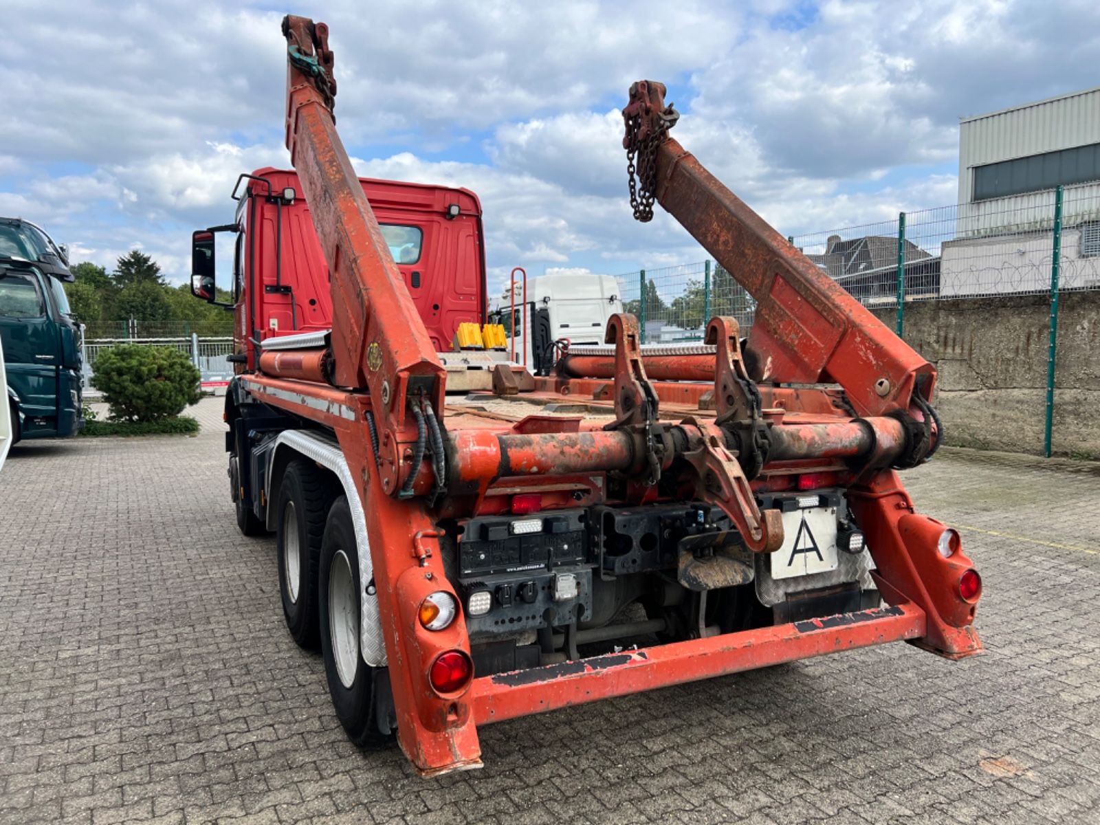 Fahrzeugabbildung Mercedes-Benz 2643 Arocs  6x4 MEILLER Absetzkipper  Blatt