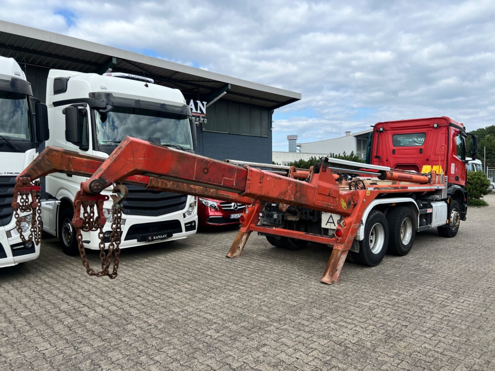 Fahrzeugabbildung Mercedes-Benz 2643 Arocs  6x4 MEILLER Absetzkipper  Blatt