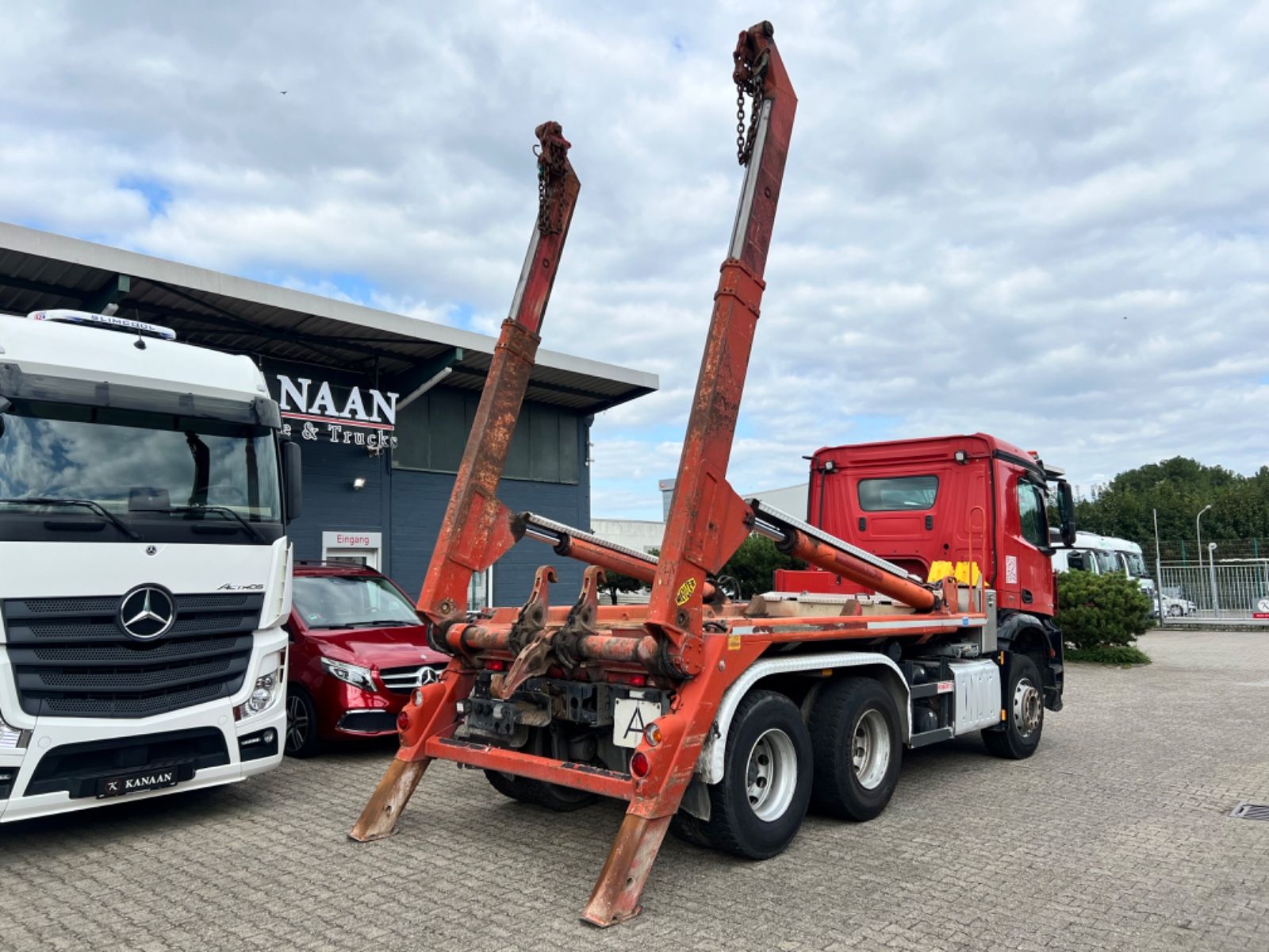 Fahrzeugabbildung Mercedes-Benz 2643 Arocs  6x4 MEILLER Absetzkipper  Blatt