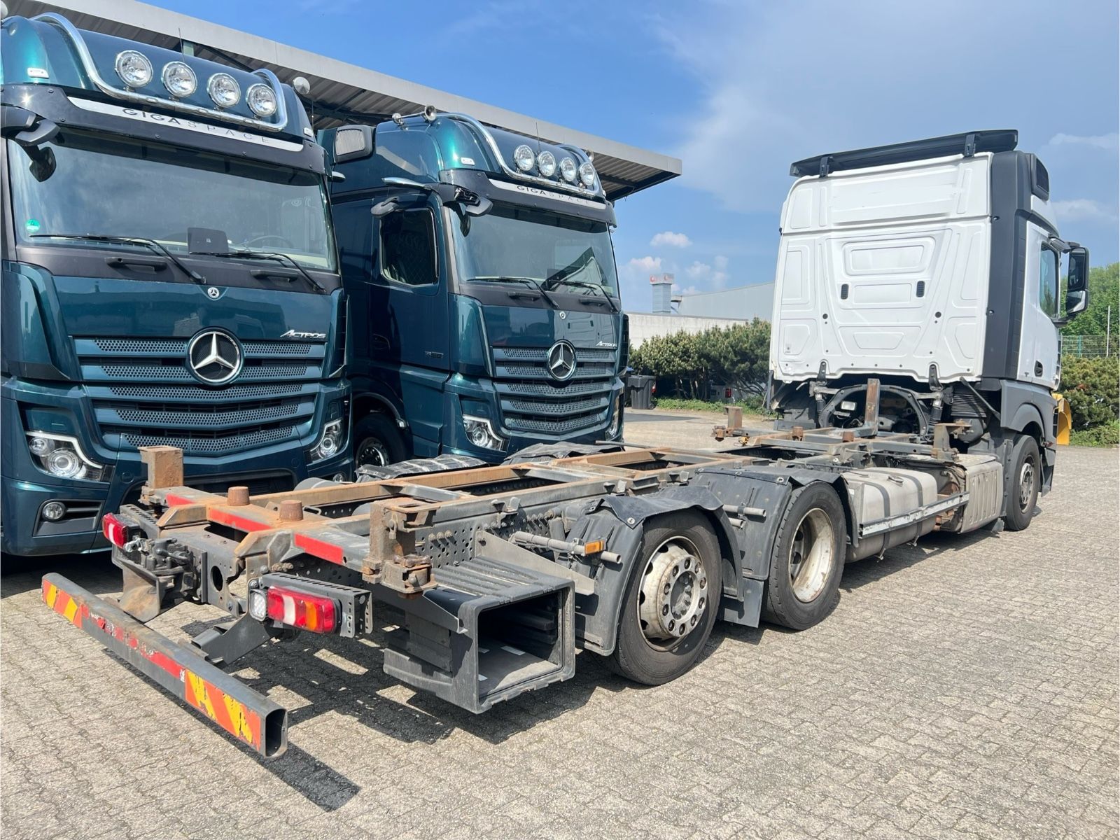 Fahrzeugabbildung Mercedes-Benz 2543 Actros 6x2  BDF    MOTORSCHADEN