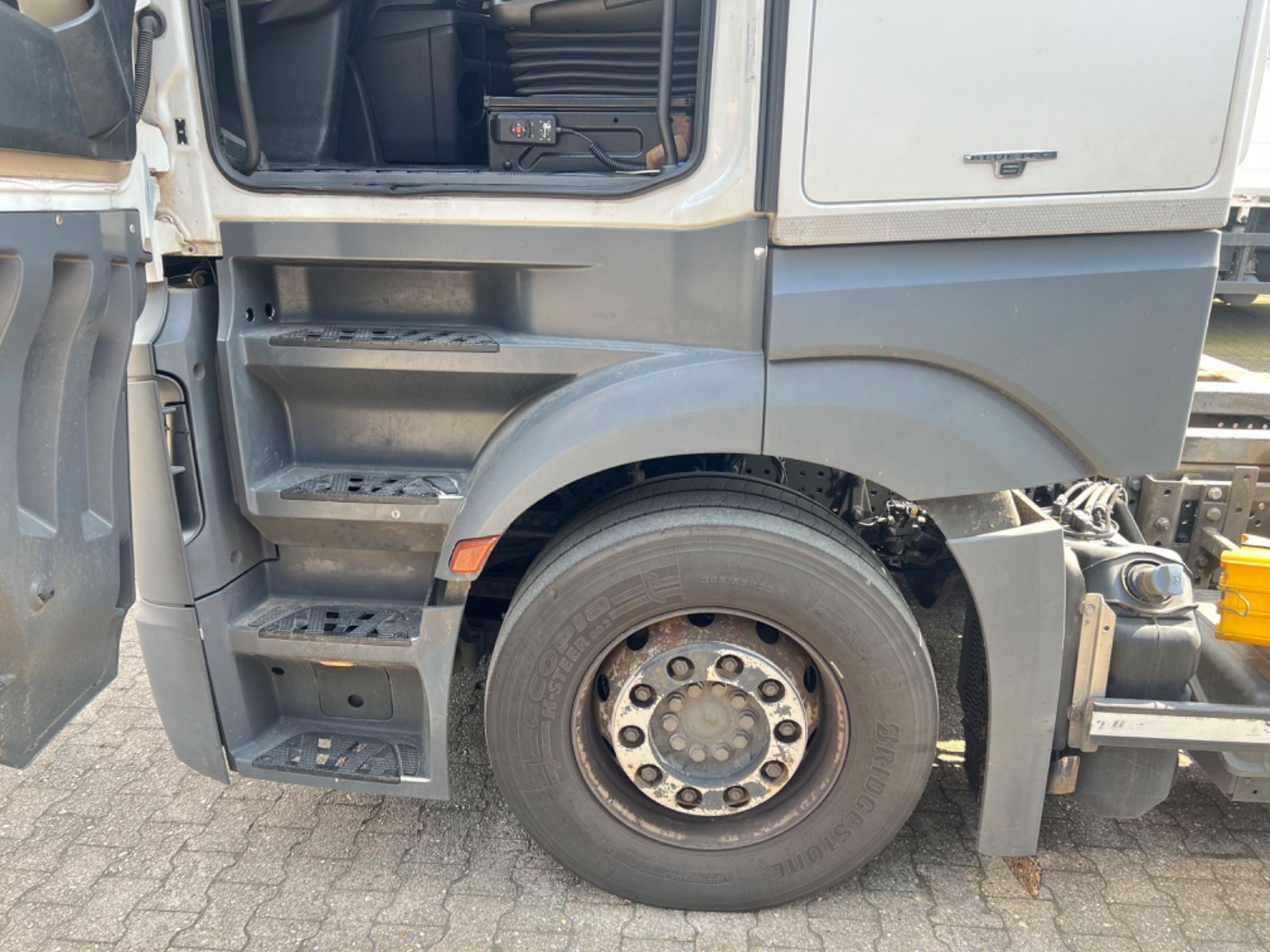 Fahrzeugabbildung Mercedes-Benz 2543 Actros 6x2  BDF    MOTORSCHADEN