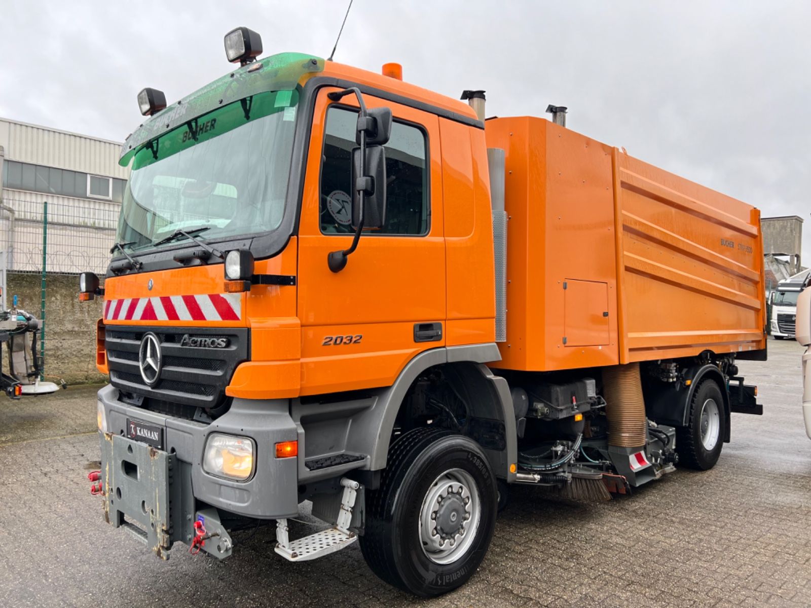 Fahrzeugabbildung Mercedes-Benz 2032 Actros 4x4 Bucher STKF 9500  AIRPORT  KLIMA