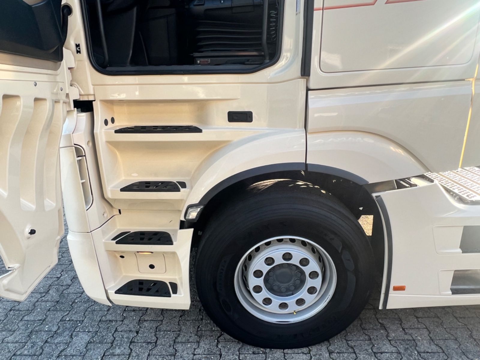 Fahrzeugabbildung Mercedes-Benz 1848 LS Actros 5   GigaSpace Retarder