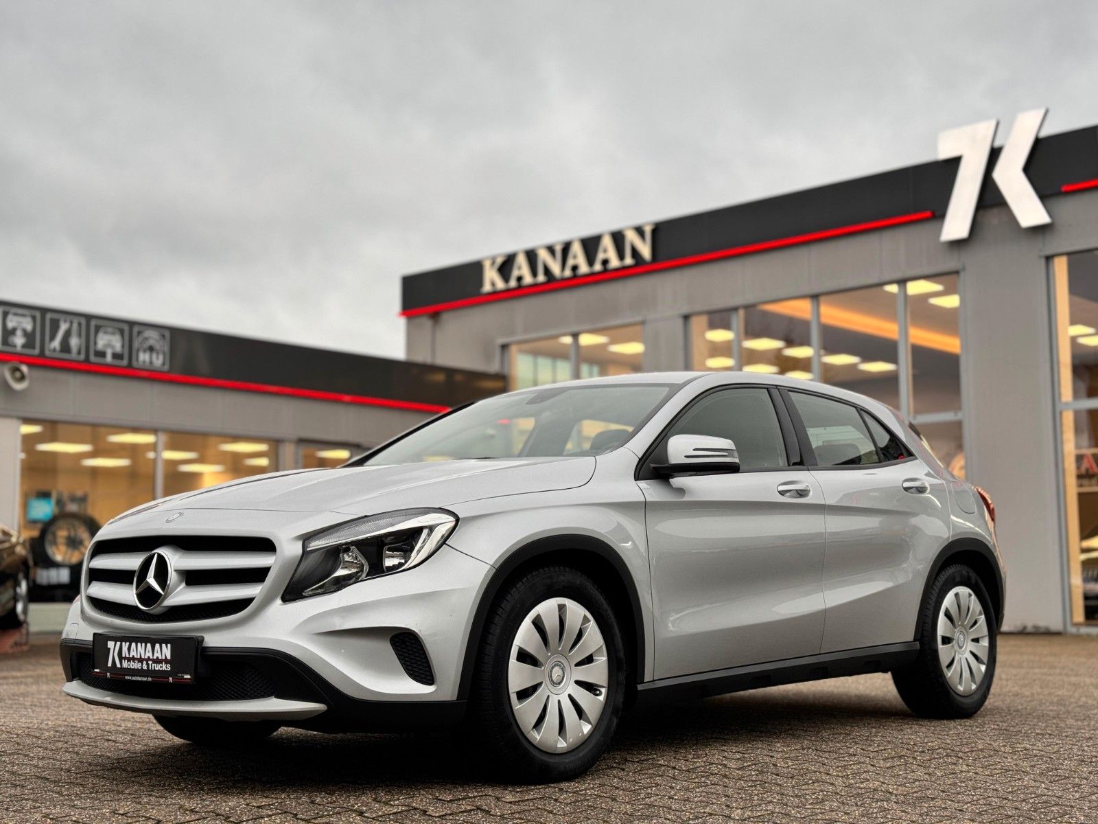 Mercedes-Benz GLA 200 CDI / d *7G|NAVI|LEDER*