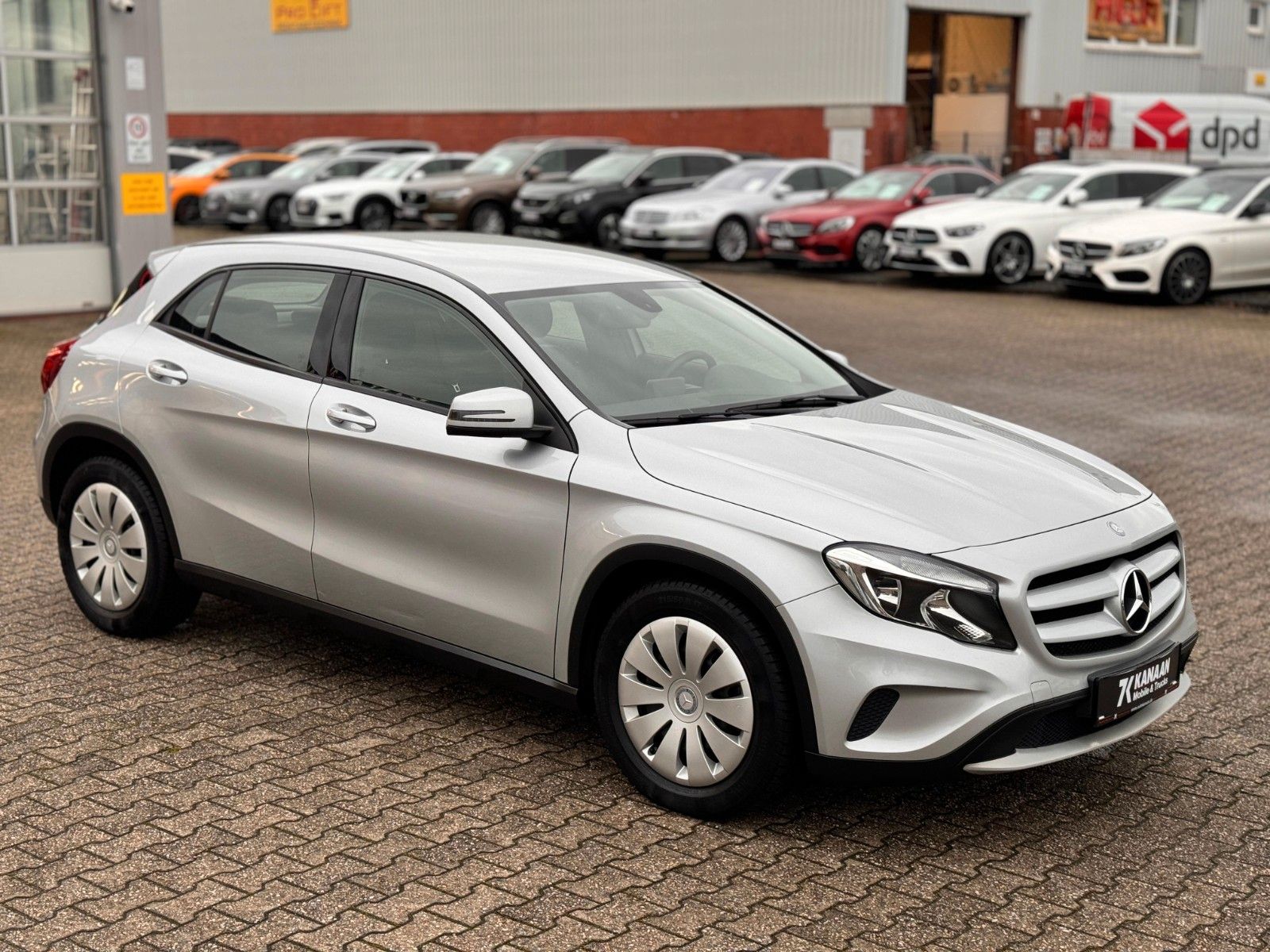 Fahrzeugabbildung Mercedes-Benz GLA 200 CDI / d *7G|NAVI|LEDER*