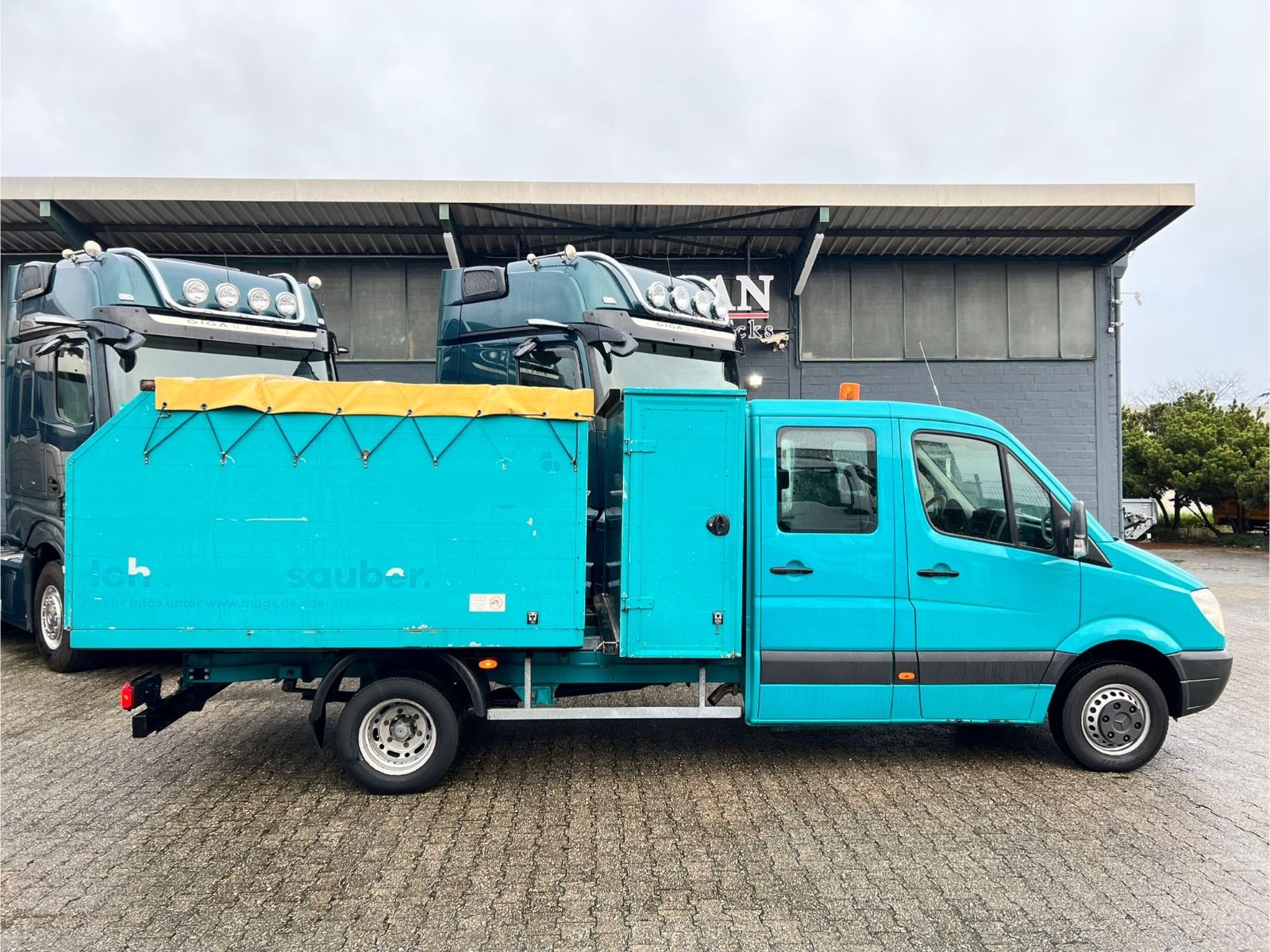 Fahrzeugabbildung Mercedes-Benz 513 Sprinter II   DoKa Pritsche Kipper Kommunal