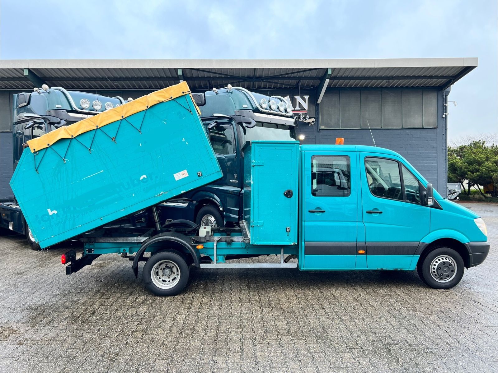 Fahrzeugabbildung Mercedes-Benz 513 Sprinter II   DoKa Pritsche Kipper Kommunal